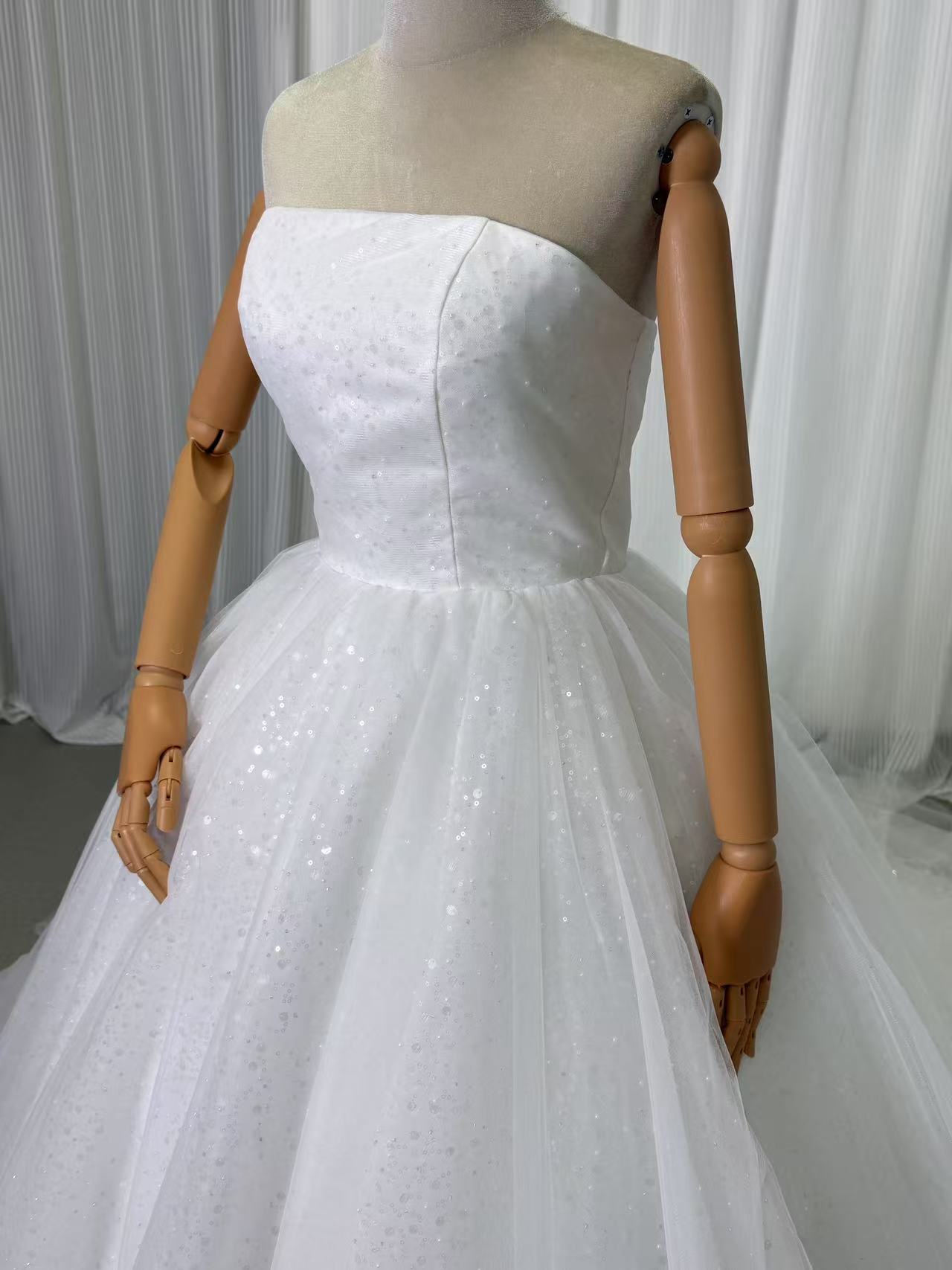 ウエディングドレス キラキラグリッターチュール ベアトップ ロングトレーン フランス風 結婚式