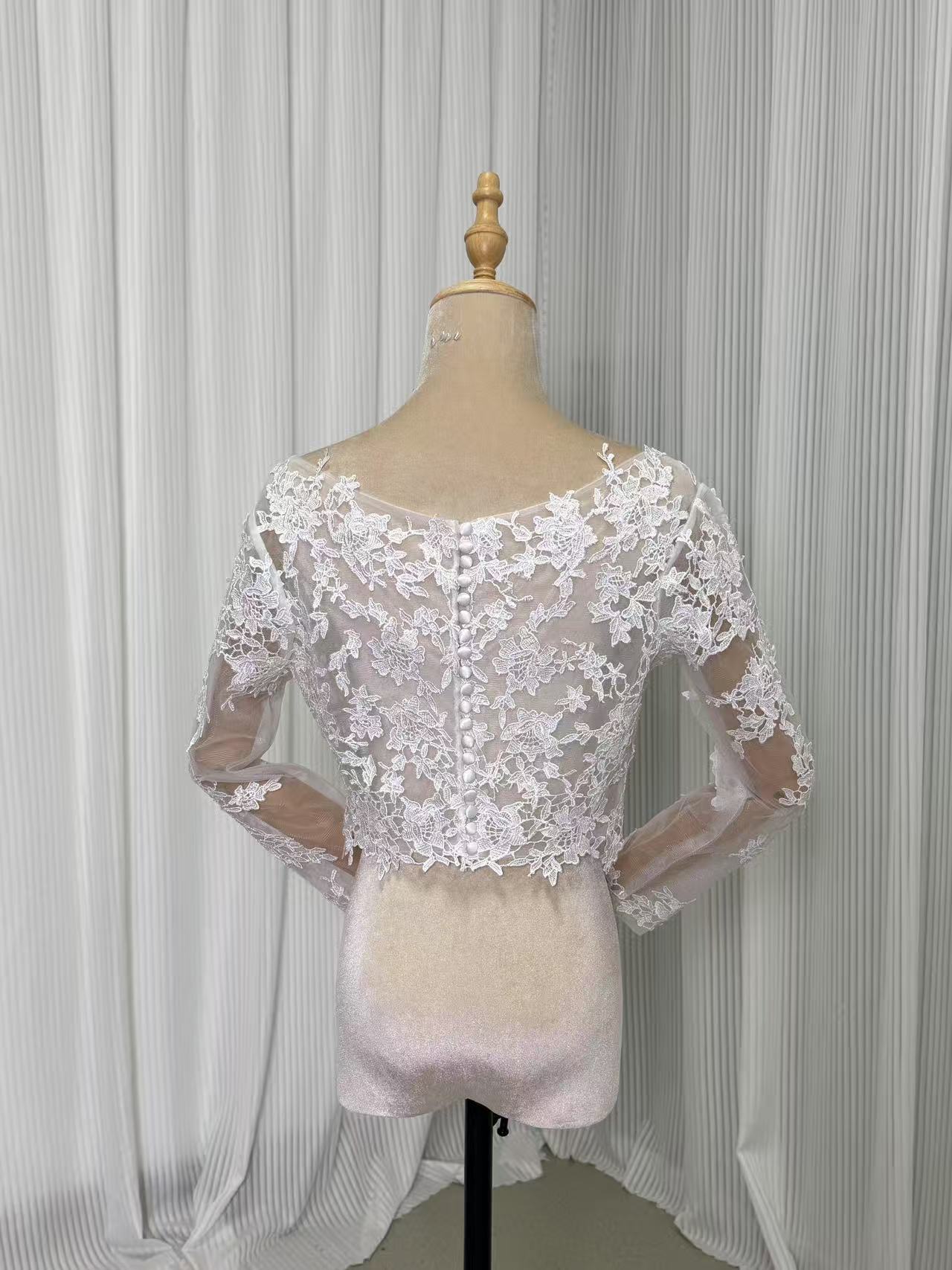 ボレロ ロングスリーブ ラウンドネック くるみボタン 流れる透け花レース 披露宴/結婚式