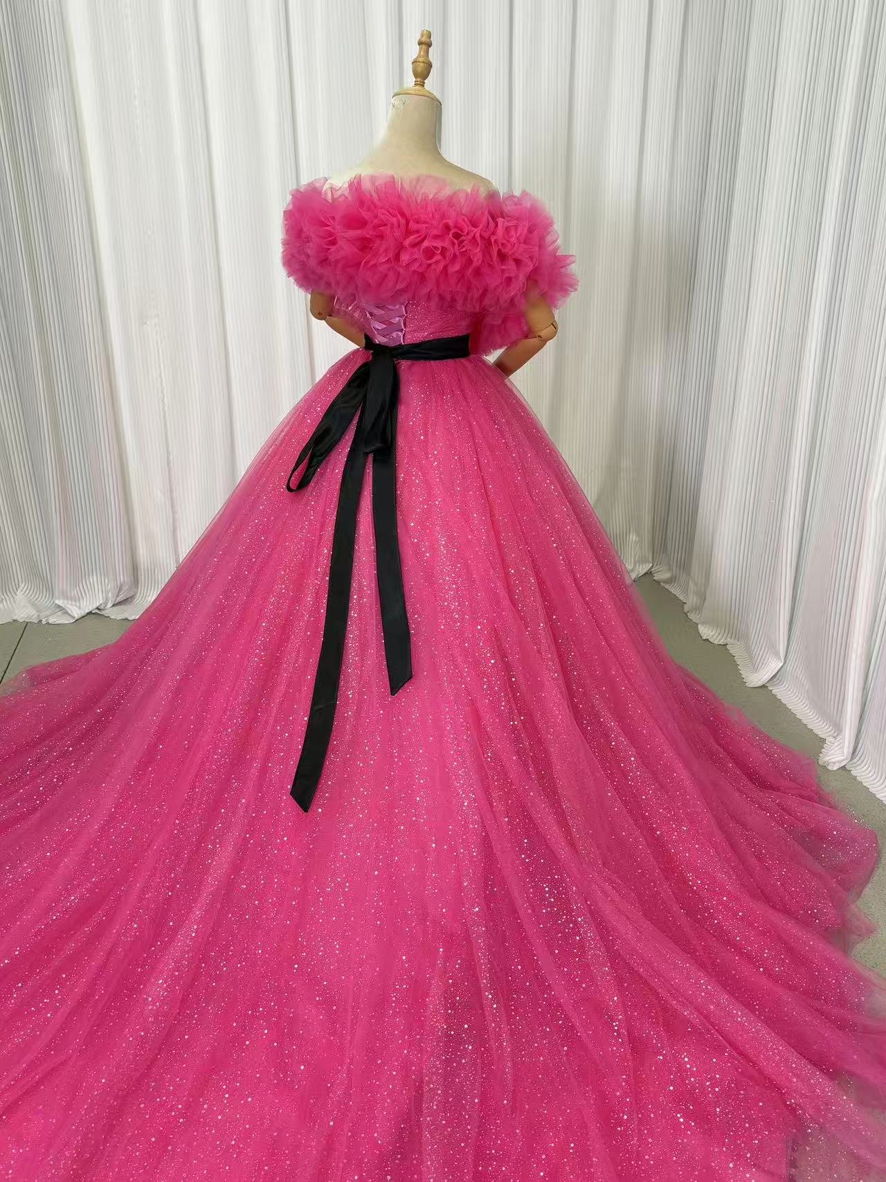 カラードレス ビビッドピンク オフショルダー キラキラグリッターチュール サッシュベルト 編み上げ 花嫁