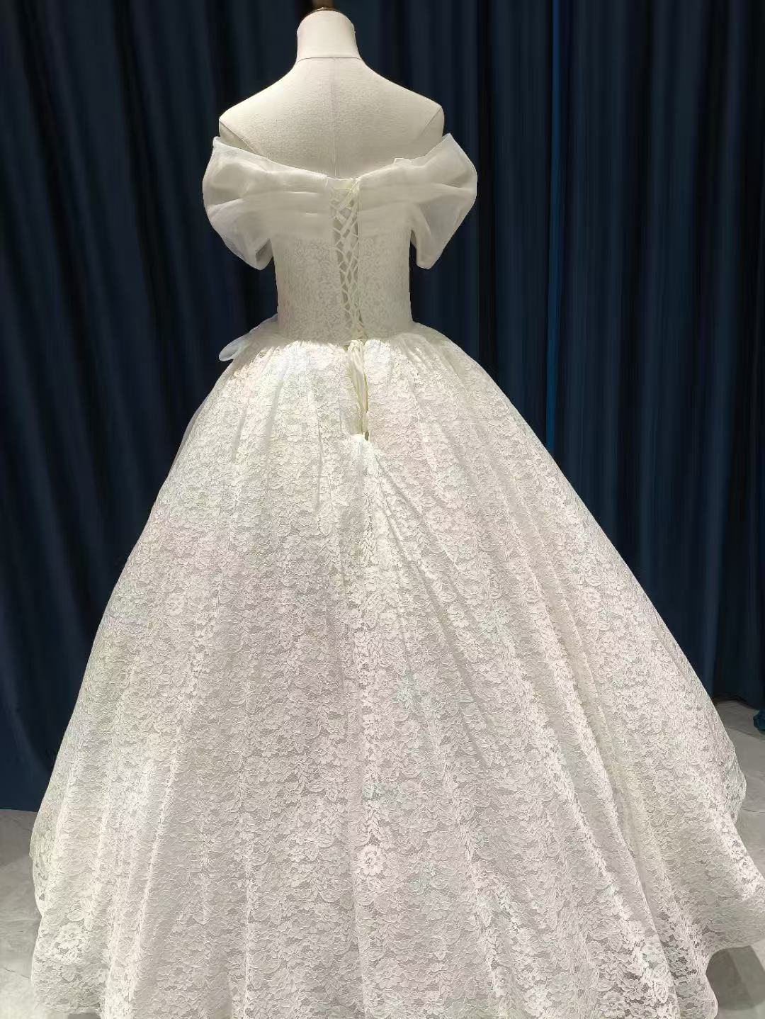 ウェディングドレス オフショルダー 贅沢な小花総レース Aライン 編み上げ 結婚式