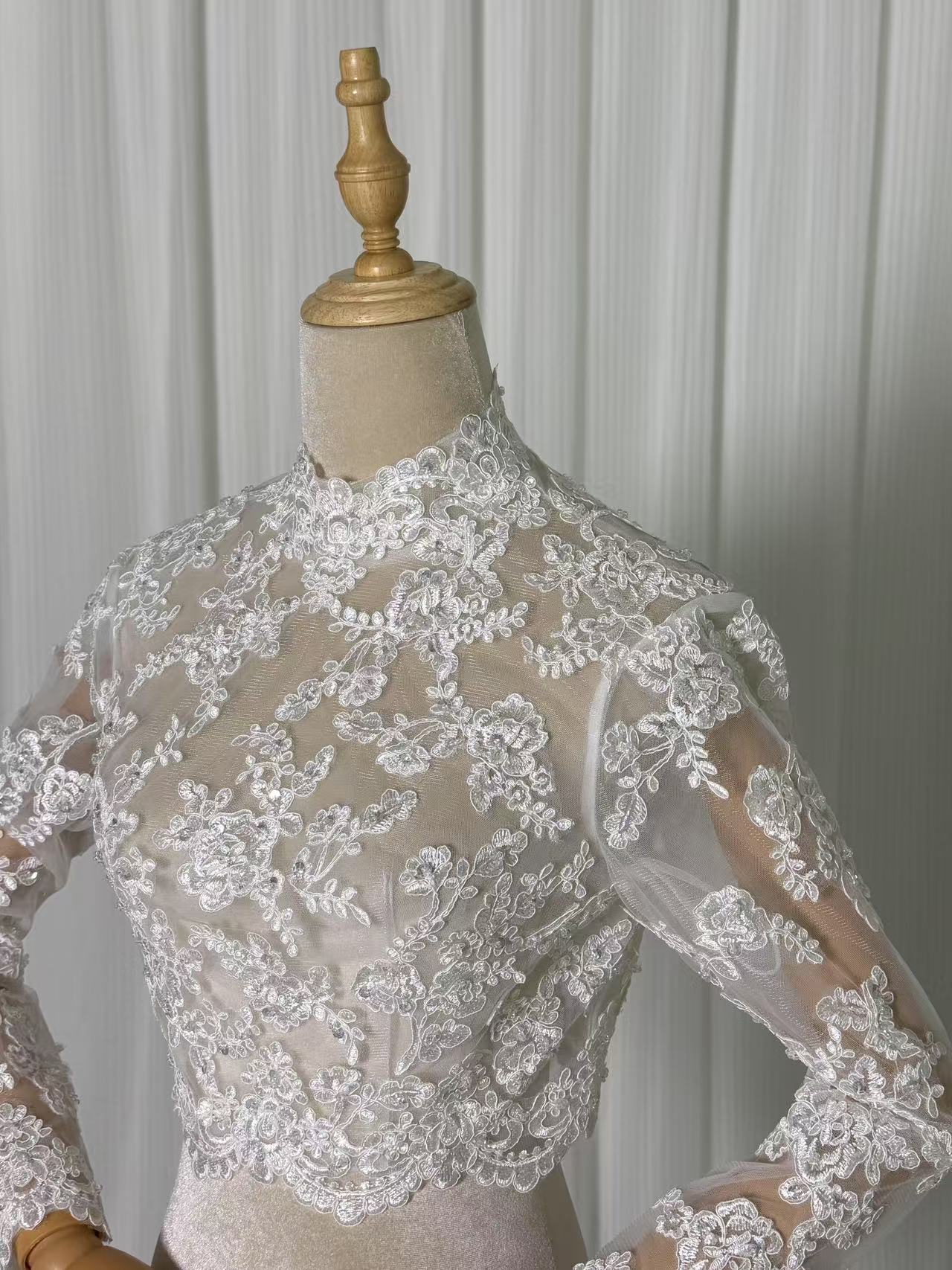 高品質！可憐な花刺繍のトップス ウエディングドレス 長袖 ボレロ 結婚式/花嫁 前撮り