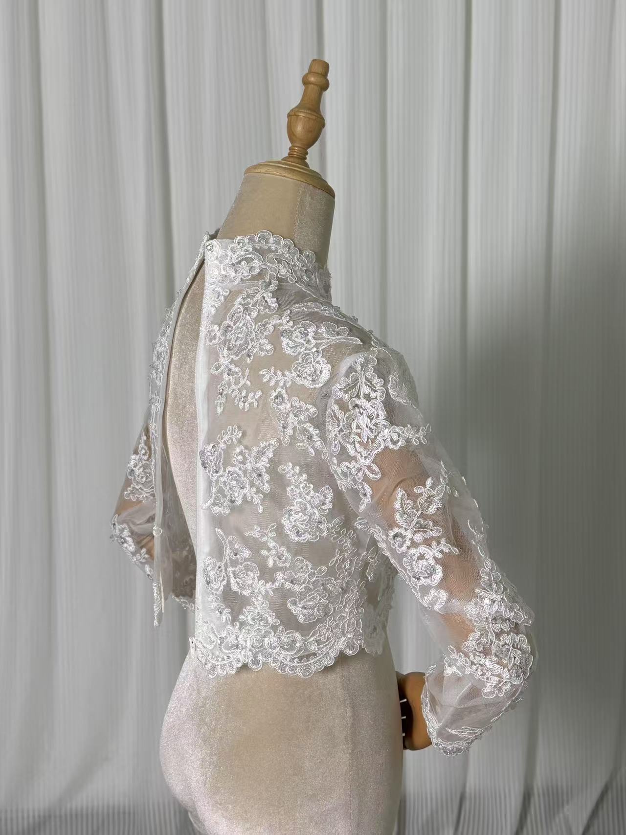 高品質！可憐な花刺繍のトップス ウエディングドレス 長袖 ボレロ 結婚式/花嫁 前撮り