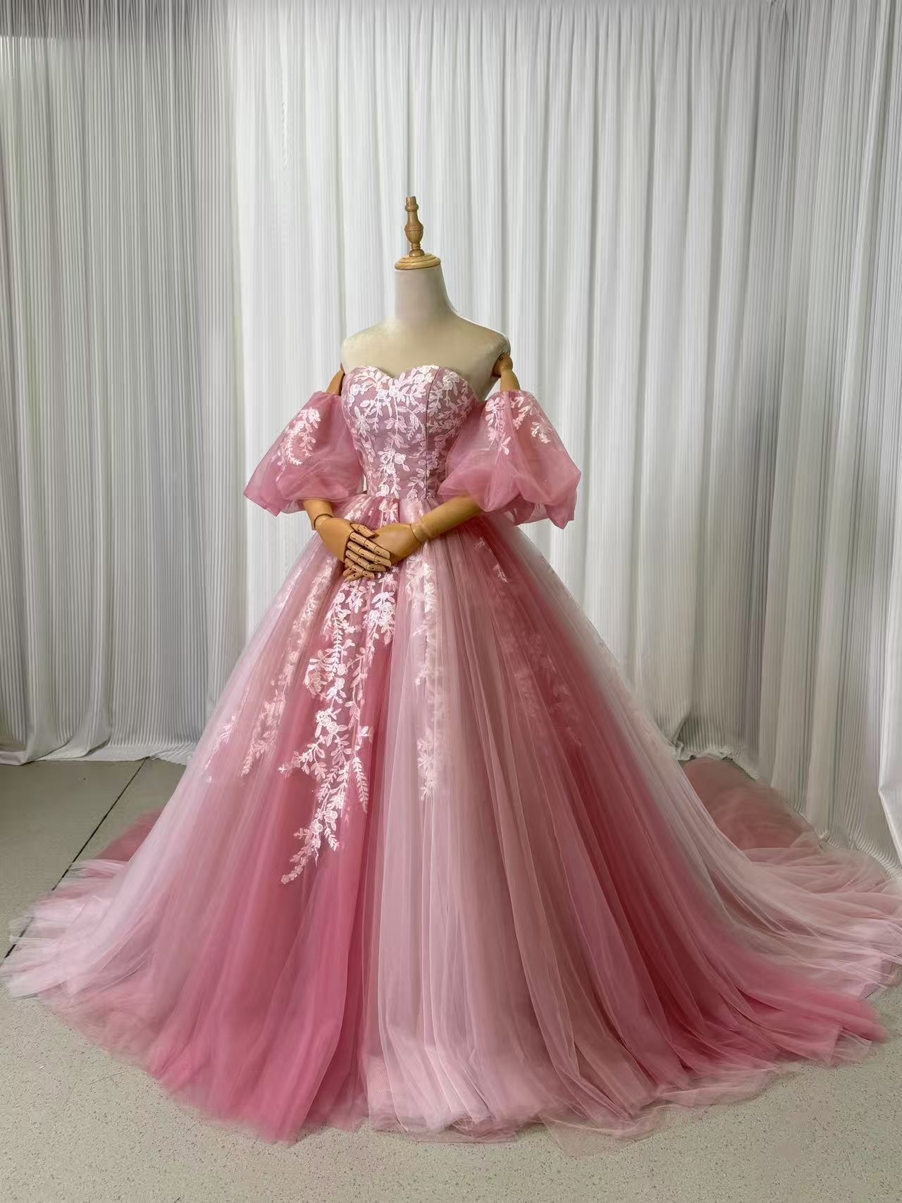 美品！カラードレス ピンク ベアトップ パフスリーブ グラデーション 繊細レース 編み上げ 前撮り