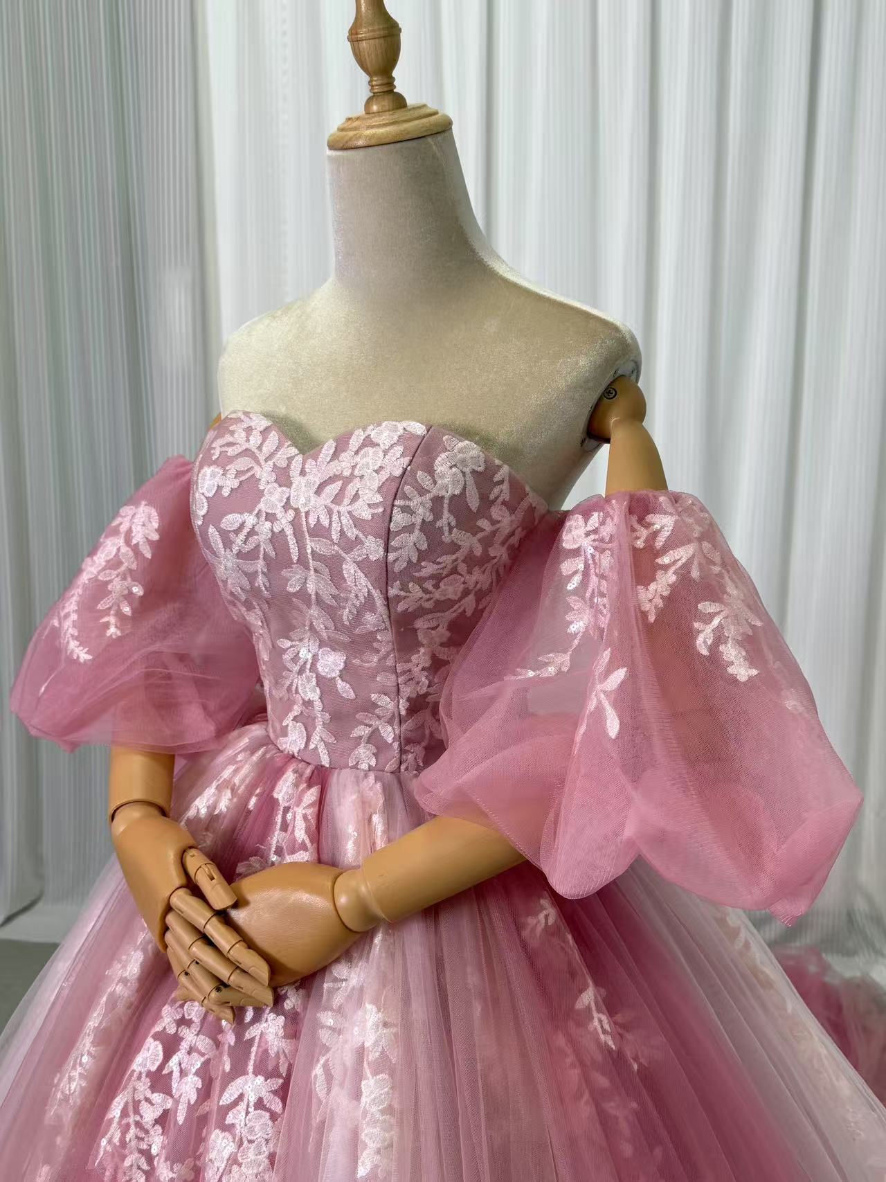 美品！カラードレス ピンク ベアトップ パフスリーブ グラデーション 繊細レース 編み上げ 前撮り