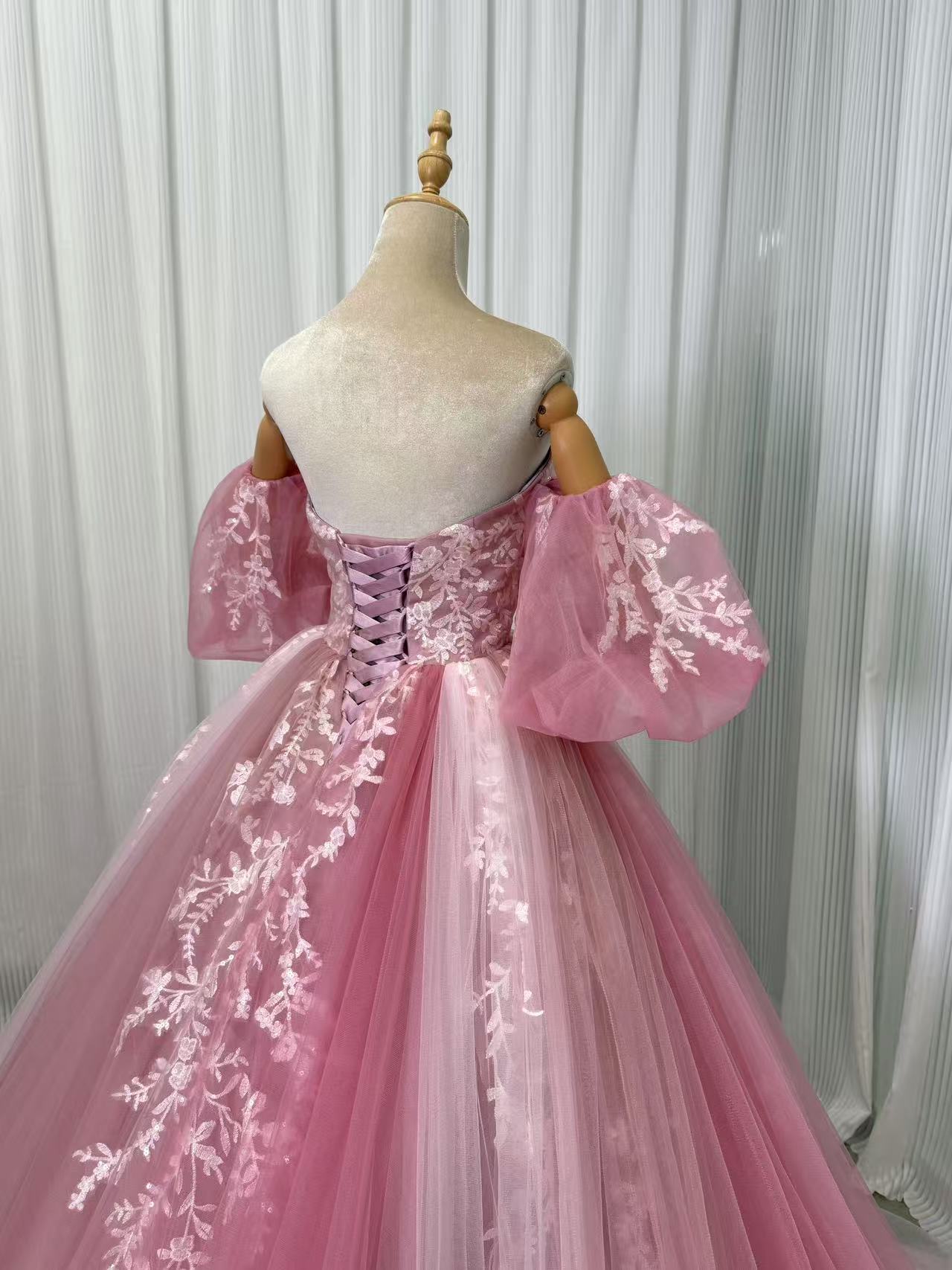 美品！カラードレス ピンク ベアトップ パフスリーブ グラデーション 繊細レース 編み上げ 前撮り