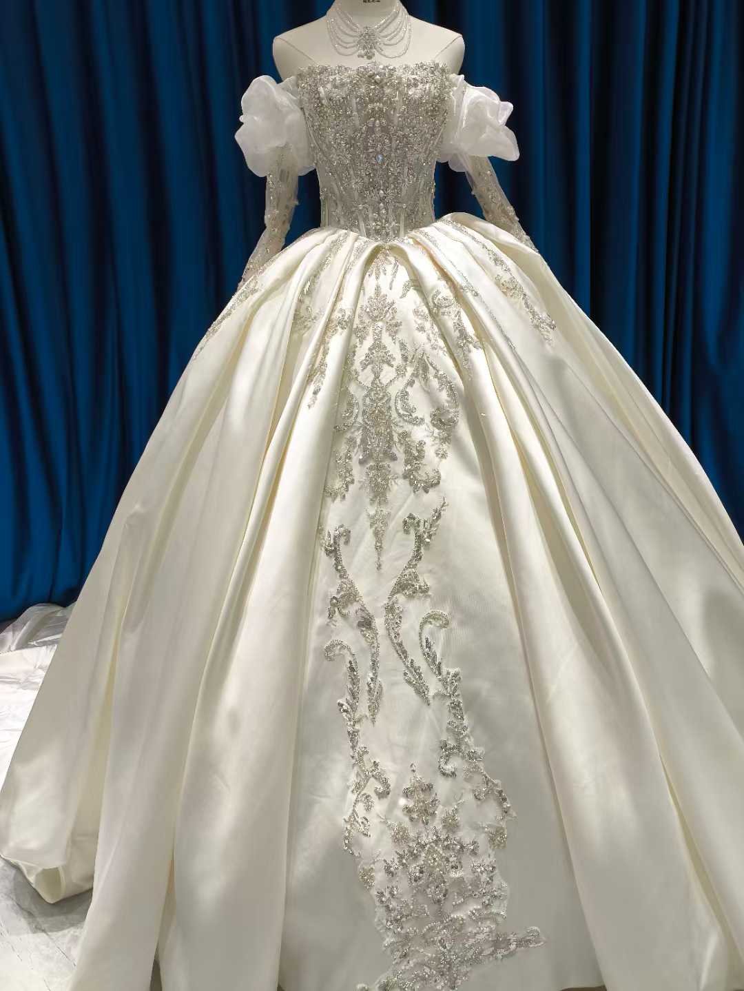フランス風 ウエディングドレス ベアトップ 姫袖 キラキラ光る刺繍 憧れのドレス ハンドメイド 結婚式