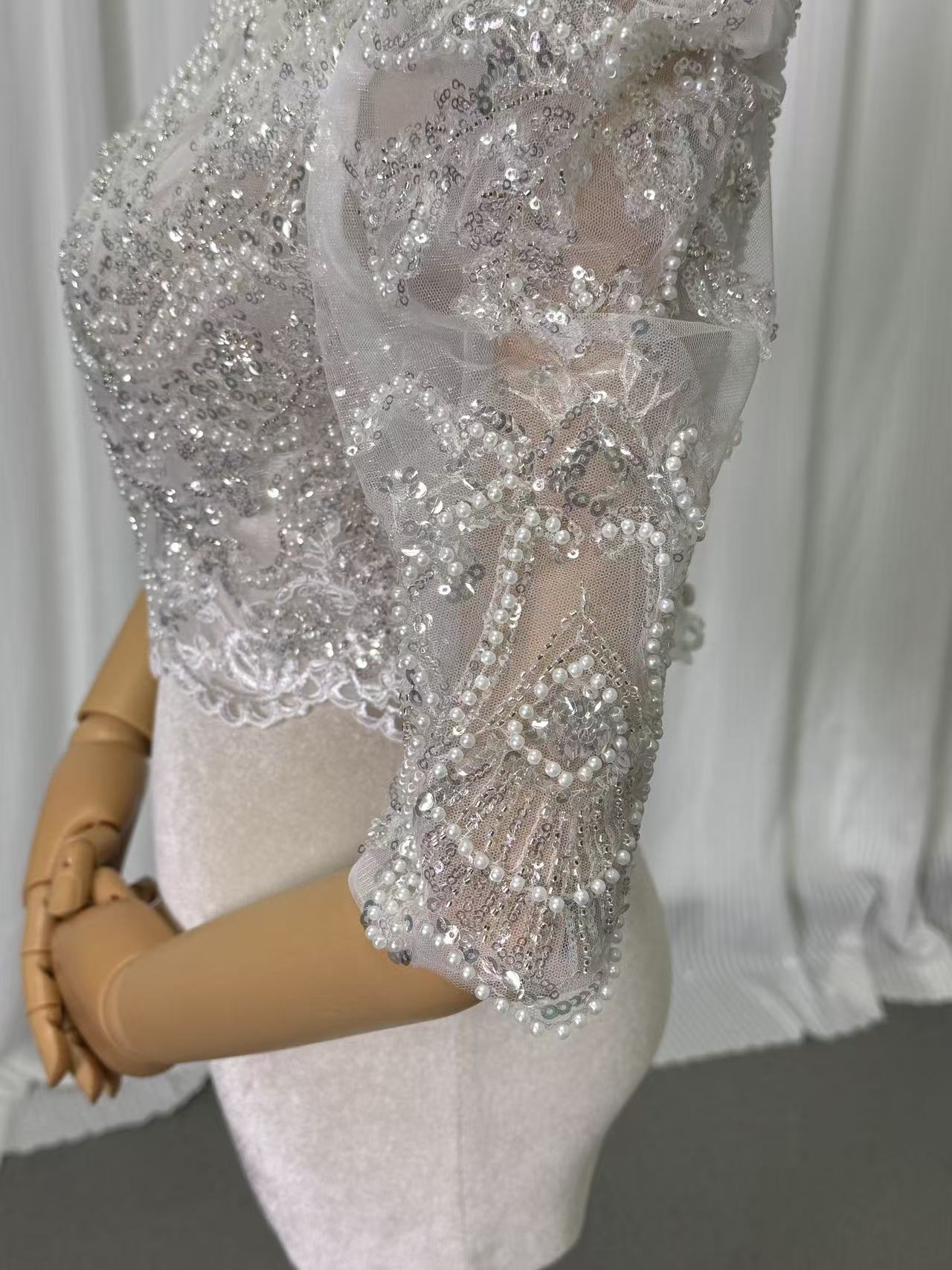 ボレロ 半袖 キラキラスパンコール 繊細レース ハイネック くるみボタン 結婚式