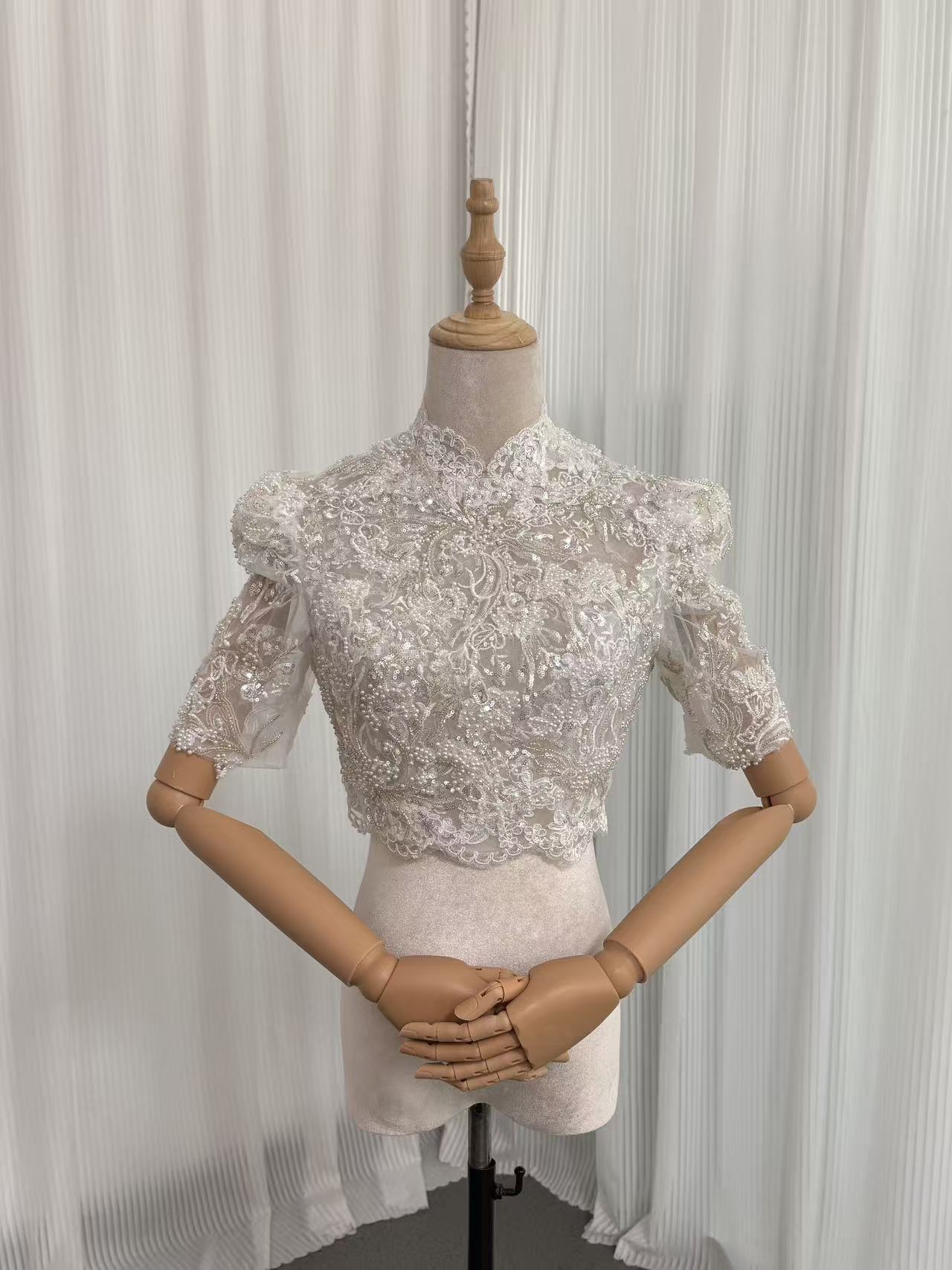 人気上昇！ボレロ 美しい花レース キラキラスパンコール 半袖 くるみボタン 可愛い 結婚式/前撮り