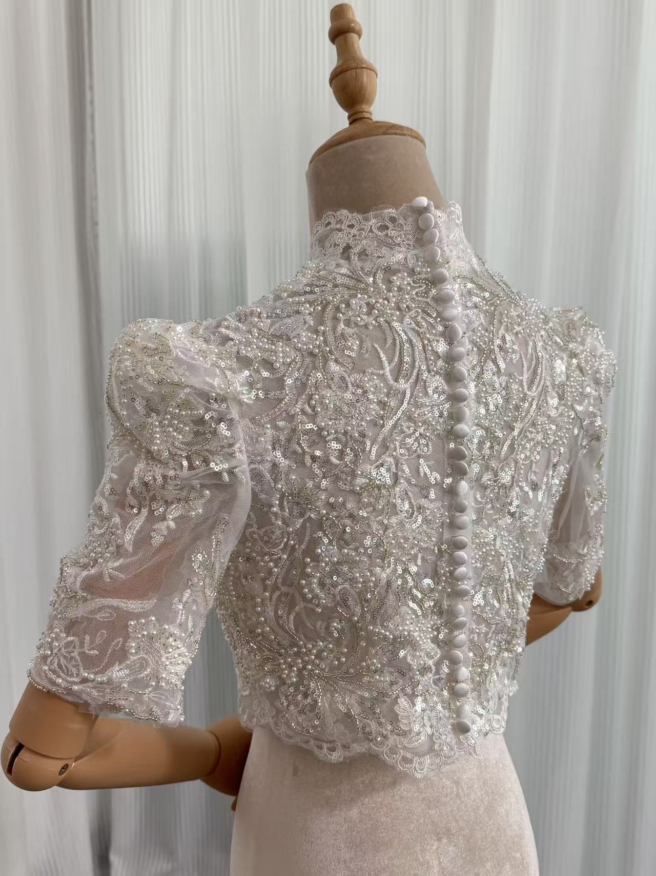 人気上昇！ボレロ 美しい花レース キラキラスパンコール 半袖 くるみボタン 可愛い 結婚式/前撮り