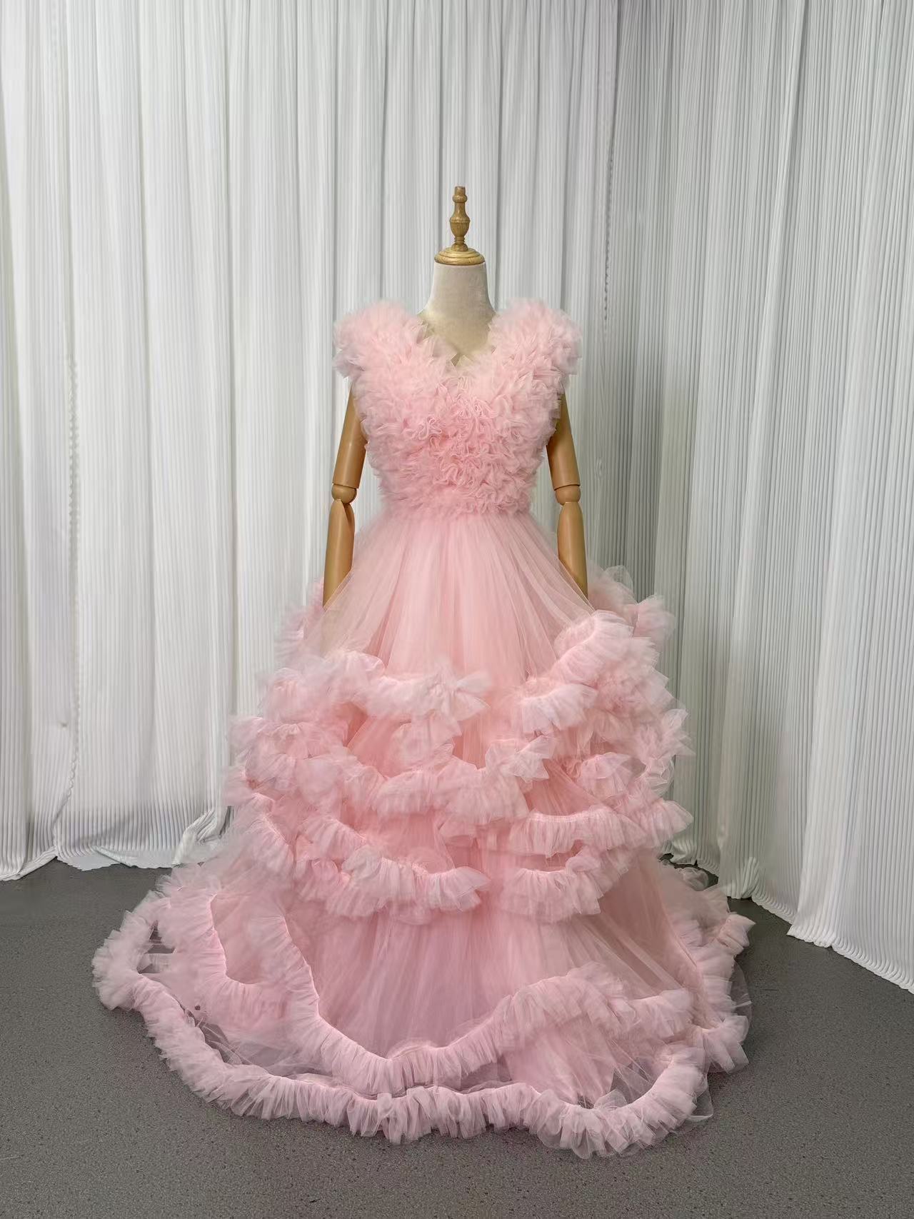 カラードレス ピンク Vネック ノースリーブ ラッフルフリル 優雅なシルエット デザイン感 花嫁