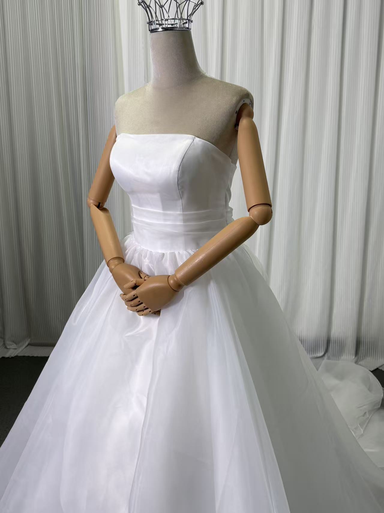 ウェディングドレス ベアトップ Aライン バックリボン エレガント 結婚式