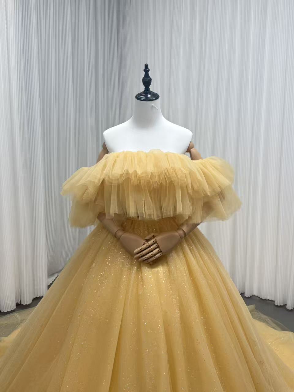 カラードレス イエロー オフショルダー サッシュベルト フレアスカート 可愛い キラキラチュール 花嫁