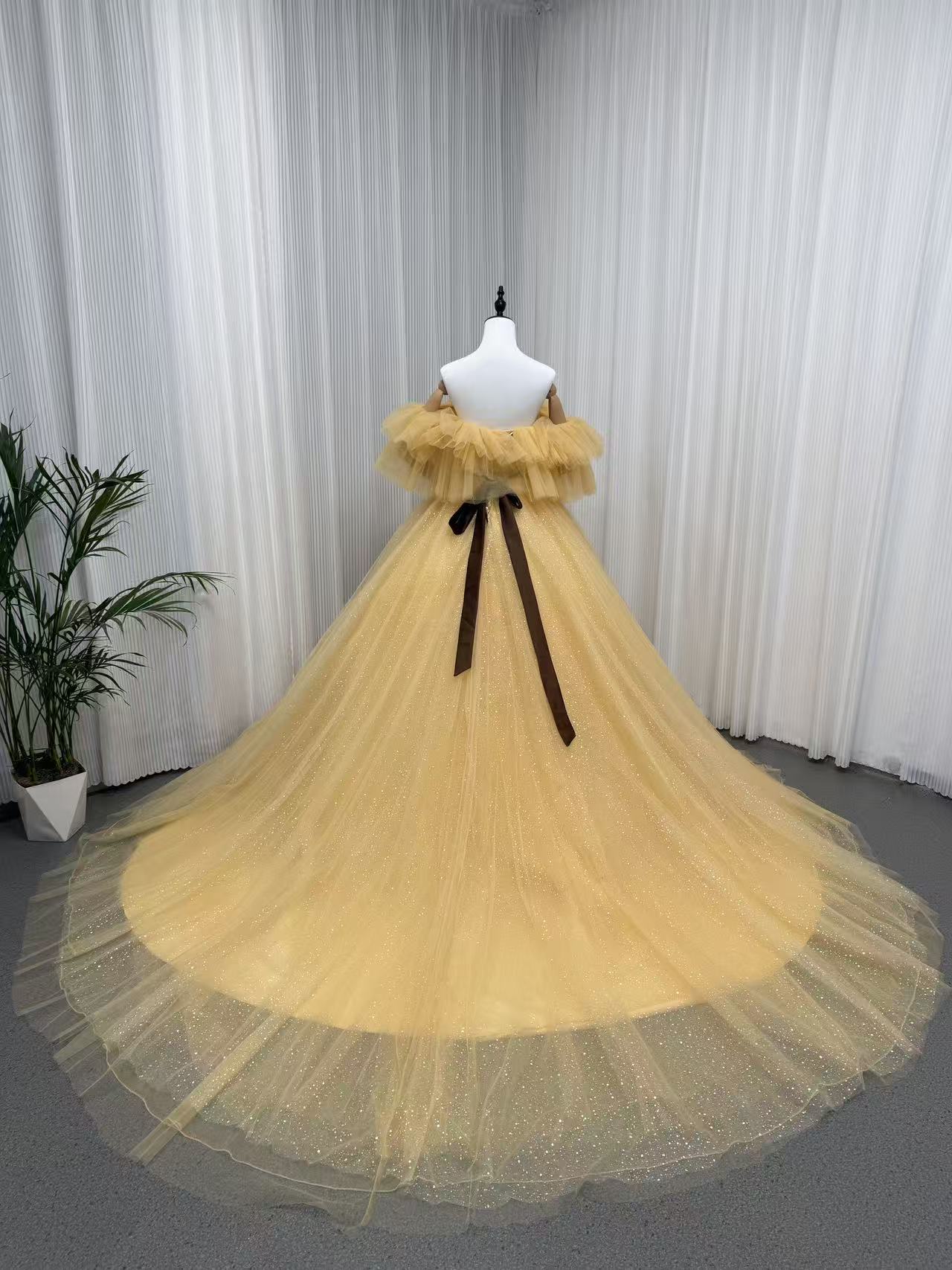 カラードレス イエロー オフショルダー サッシュベルト フレアスカート 可愛い キラキラチュール 花嫁