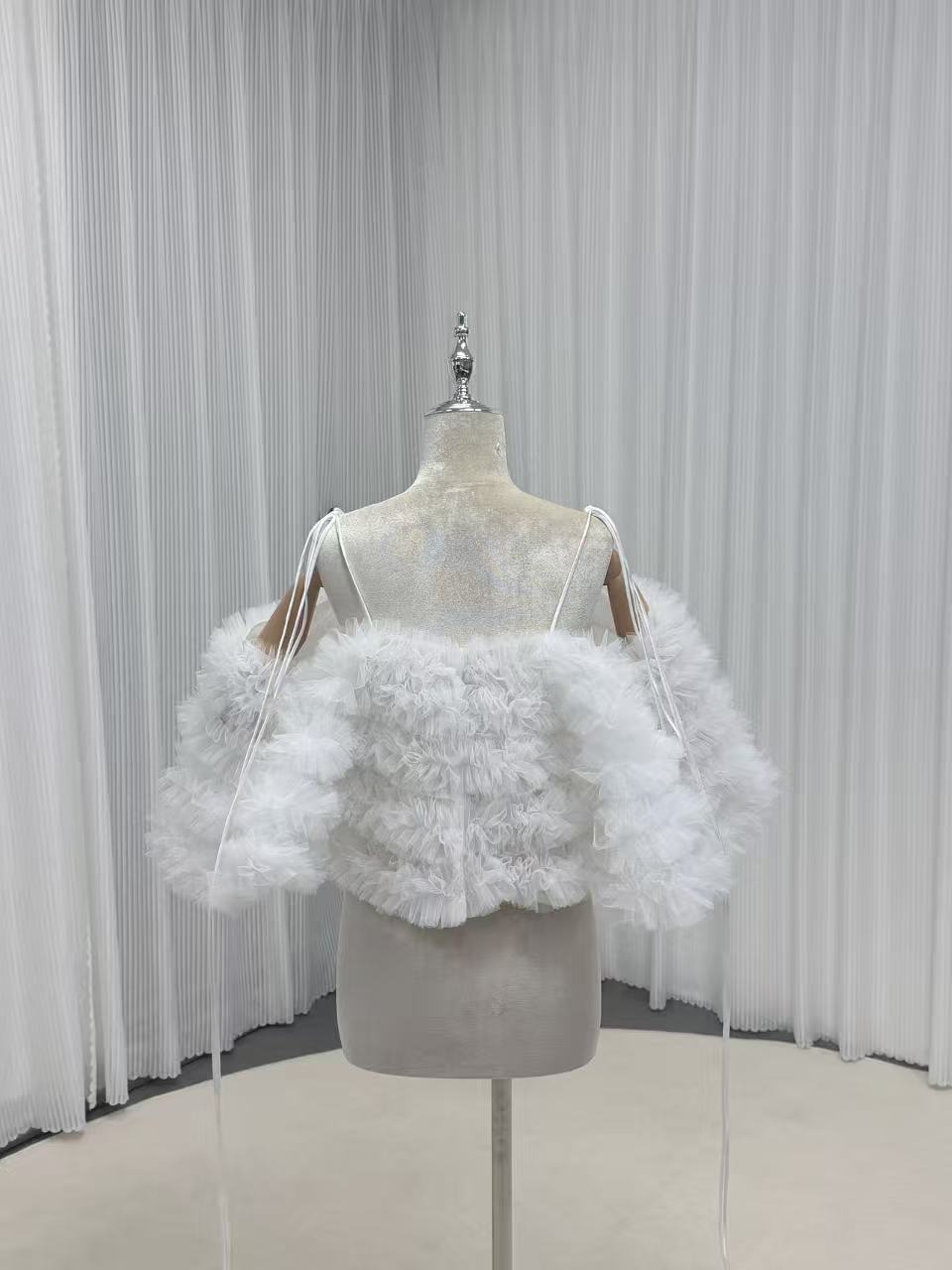 オフショルダー キャミソール オフホワイト ソフトチュール 優雅なシルエット フランス風 結婚式