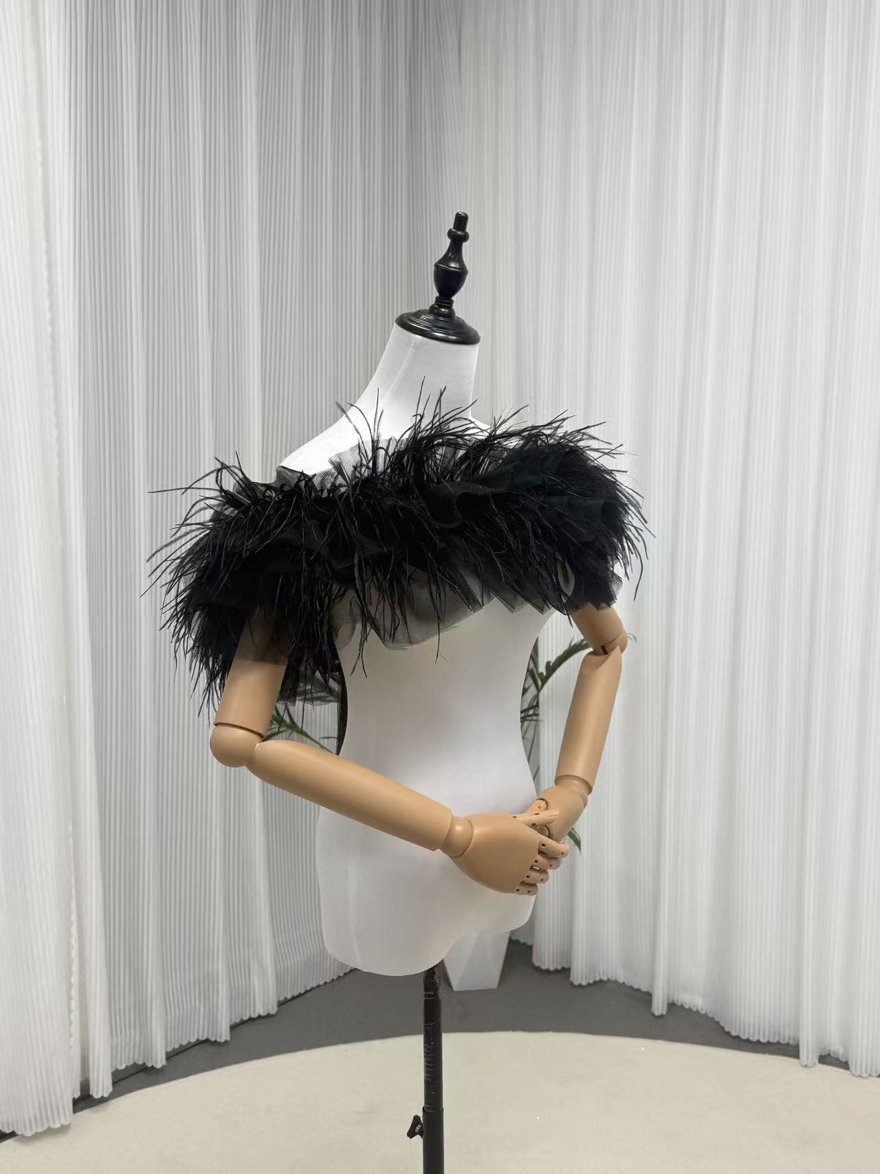 ブラック 取り外しオフショルダー オーストリッチ ソフトチュール 編み上げ クラシカル 前撮り