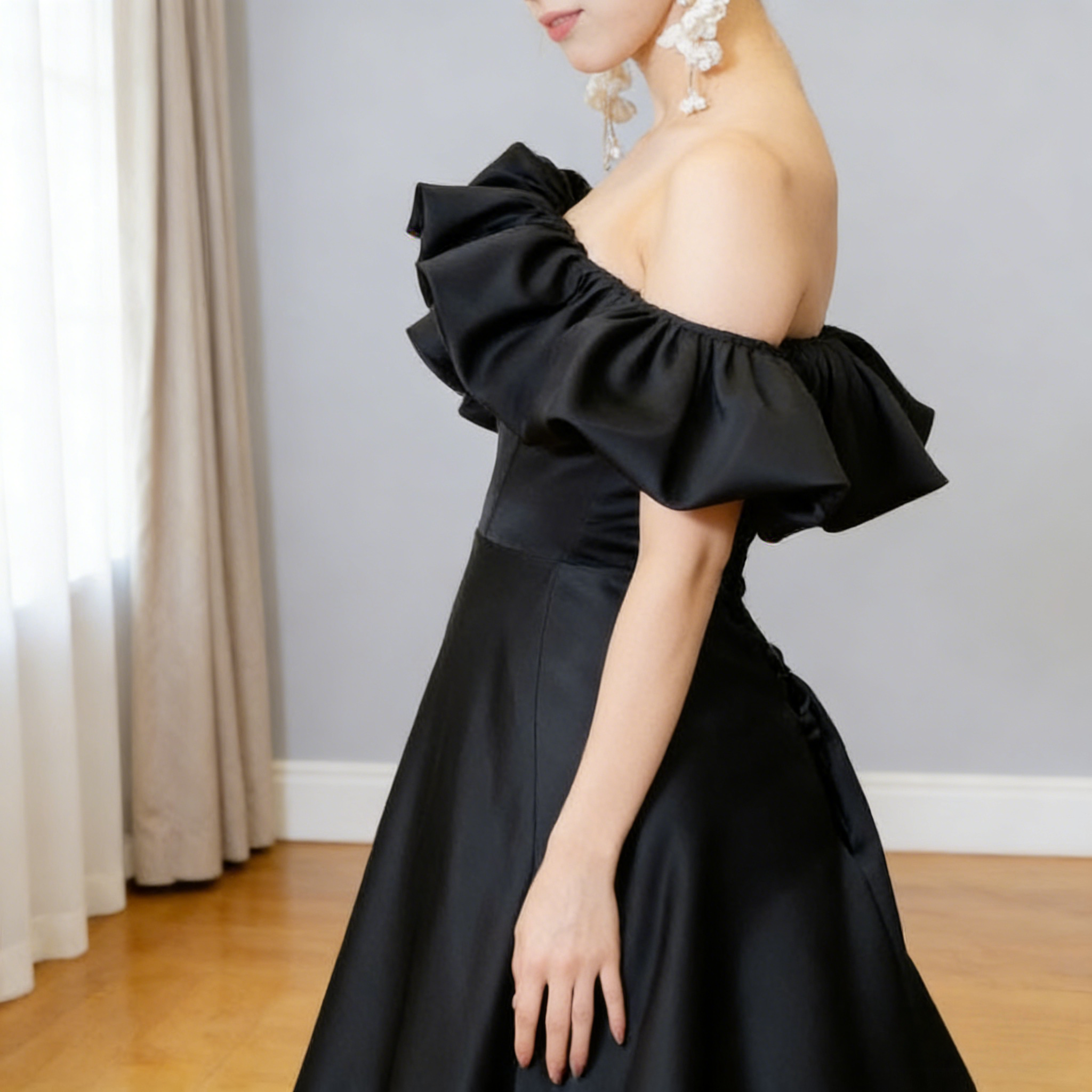 パーティードレス ブラック オフショルダー ストレッチ 光沢サテン ミニトレーン 編み上げ 謝恩会