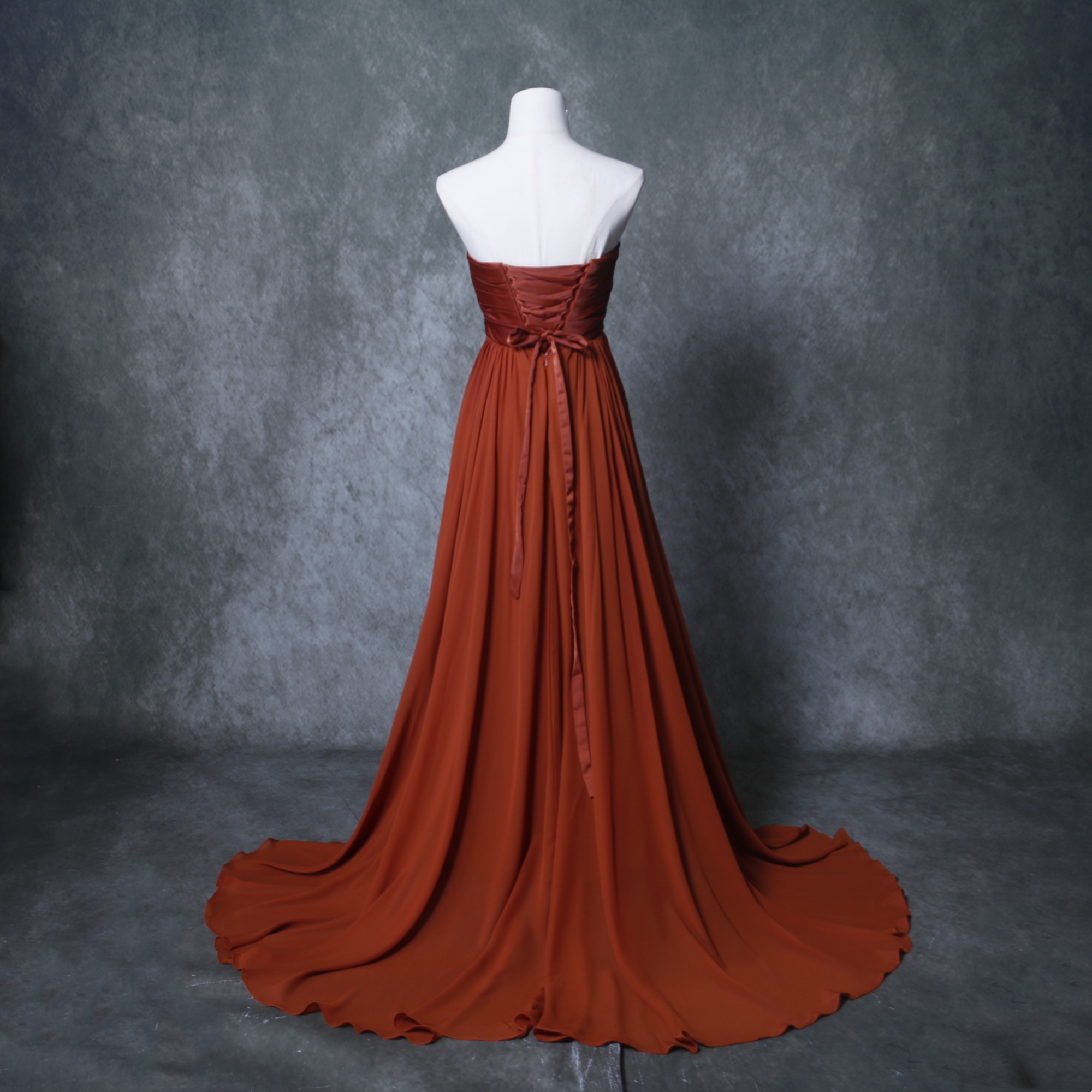 マーメイドライン サテン ボートネック パープル 背中見せ 繊細レース  