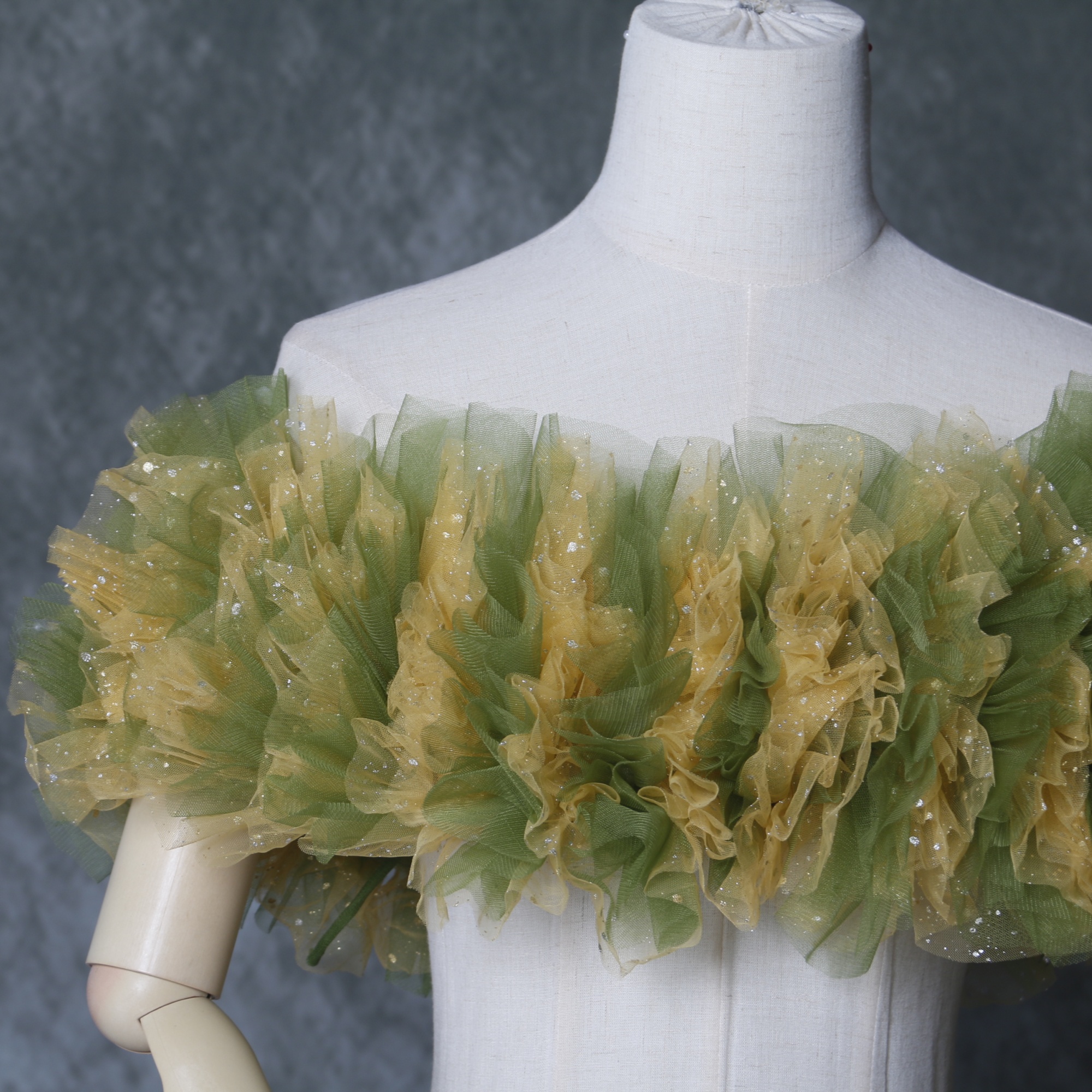 オフショル 取り外し グリーン イエロー キラキラグリッターチュール 編み上げ