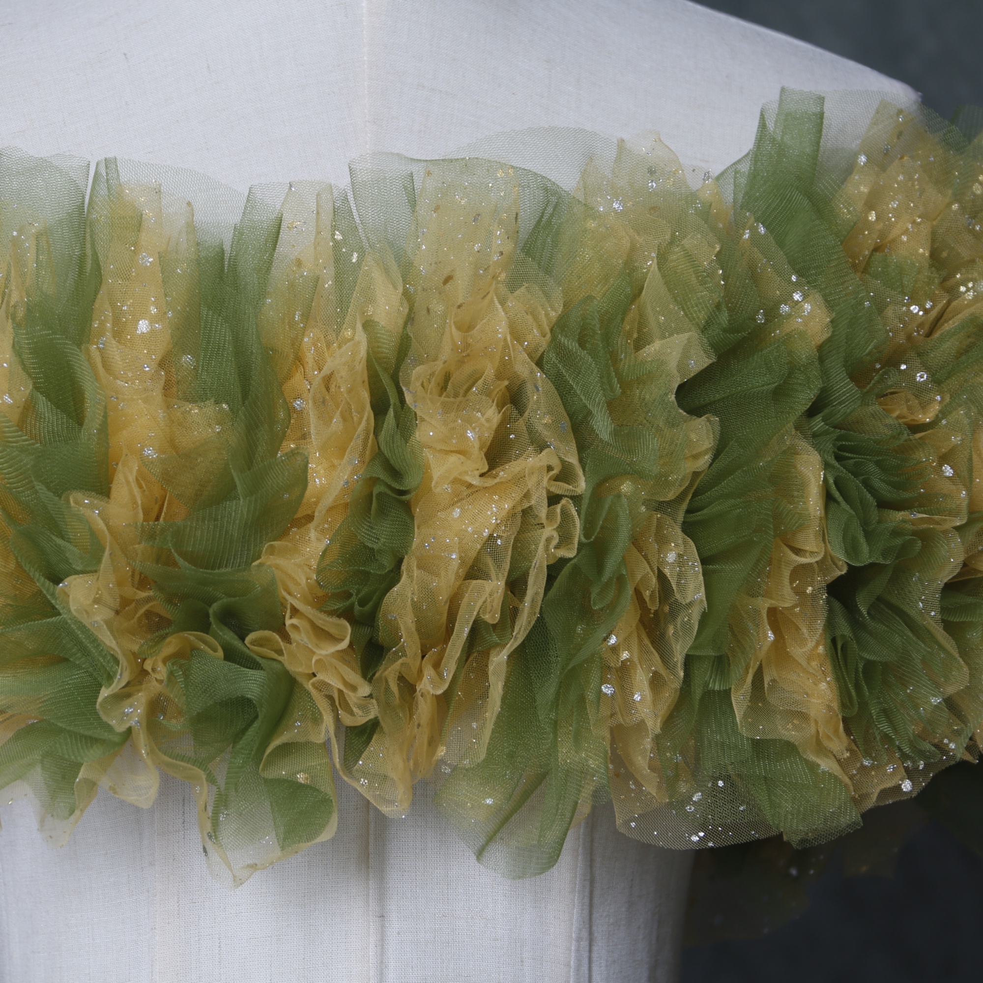 オフショル 取り外し グリーン イエロー キラキラグリッターチュール 編み上げ