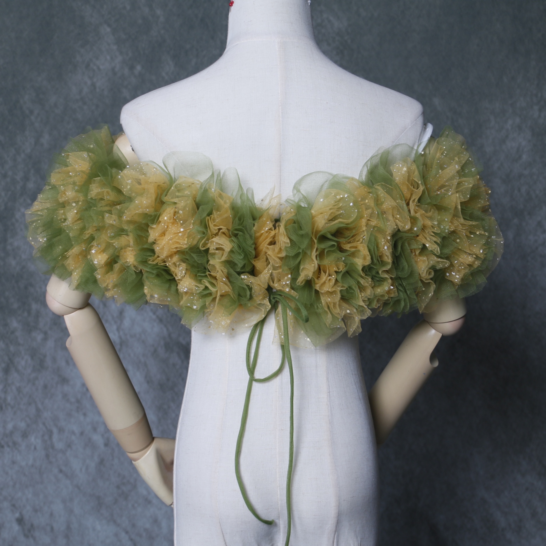 オフショル 取り外し グリーン イエロー キラキラグリッターチュール 編み上げ