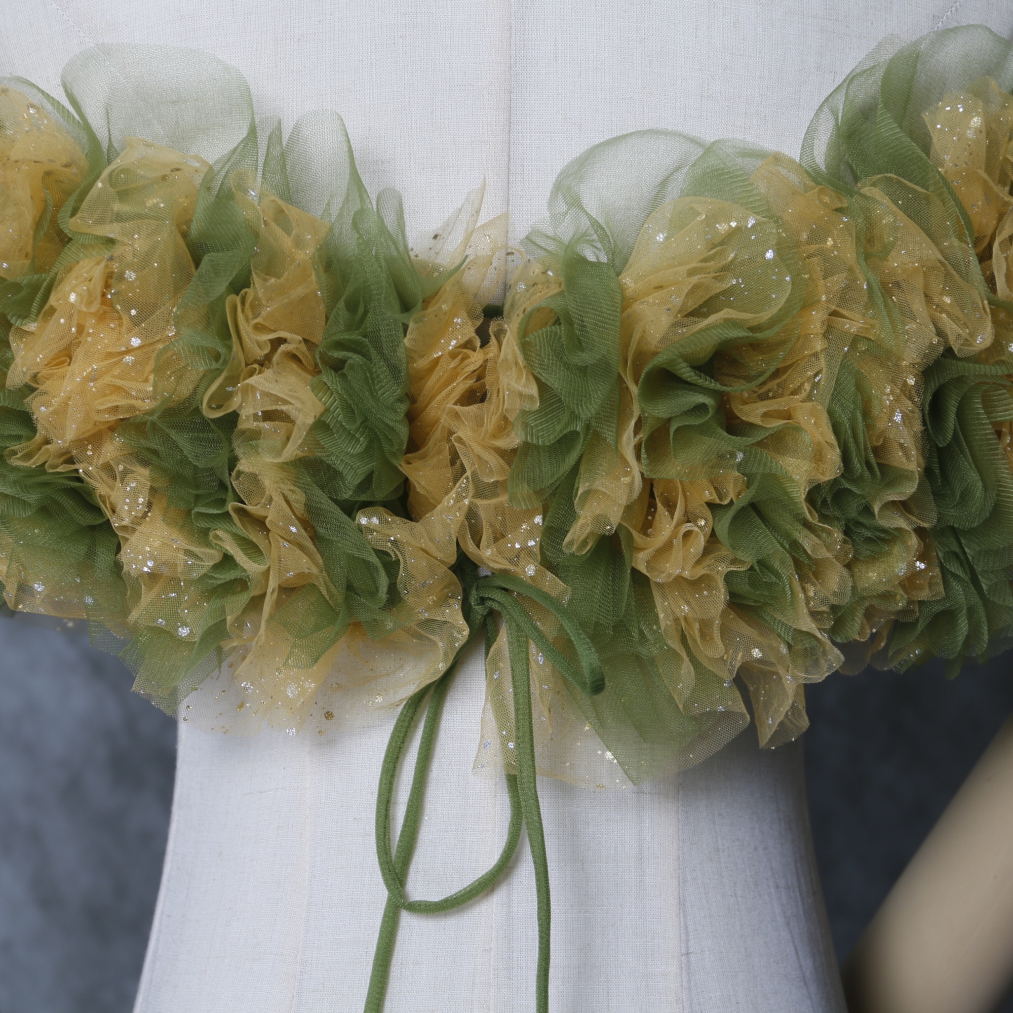 オフショル 取り外し グリーン イエロー キラキラグリッターチュール 編み上げ