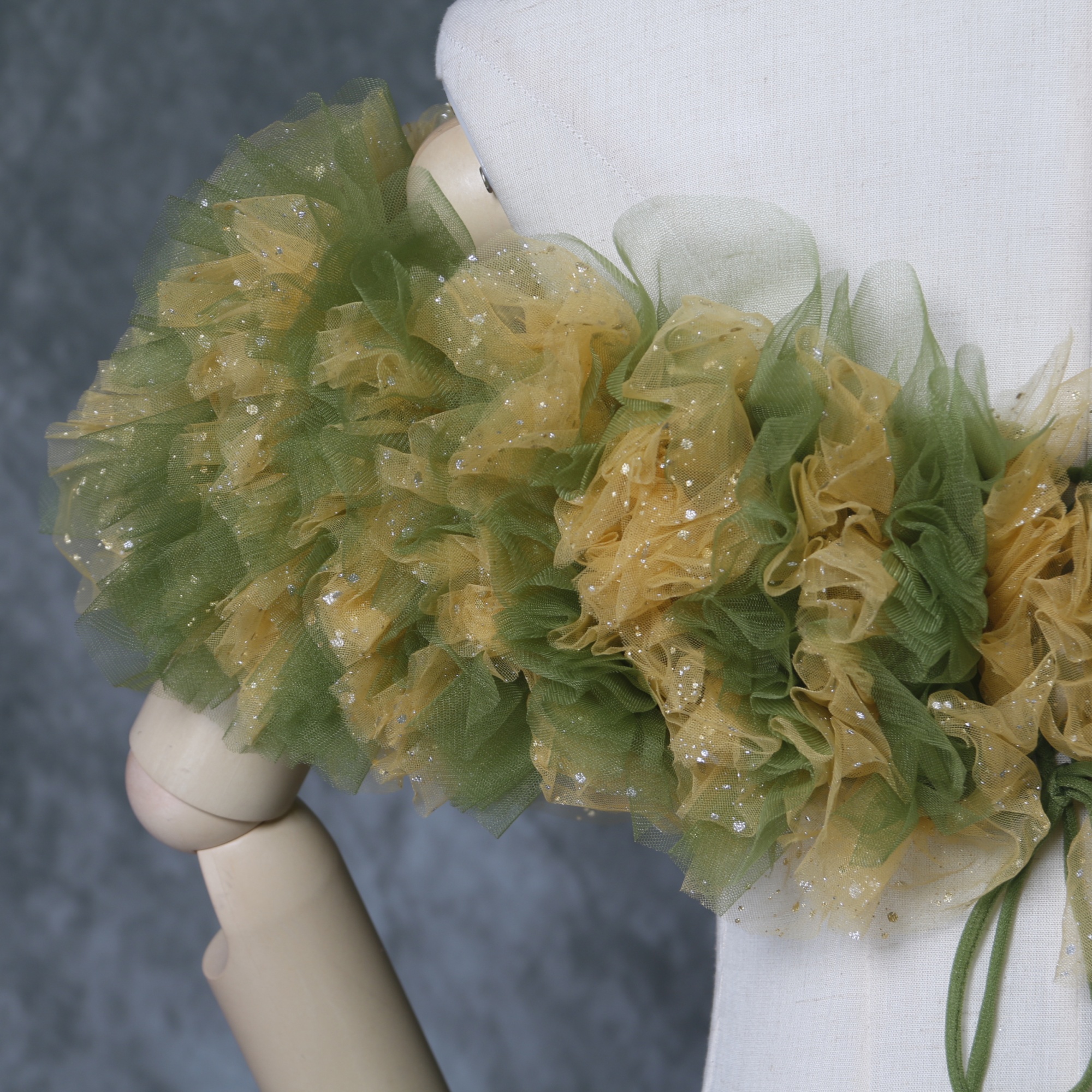 オフショル 取り外し グリーン イエロー キラキラグリッターチュール 編み上げ