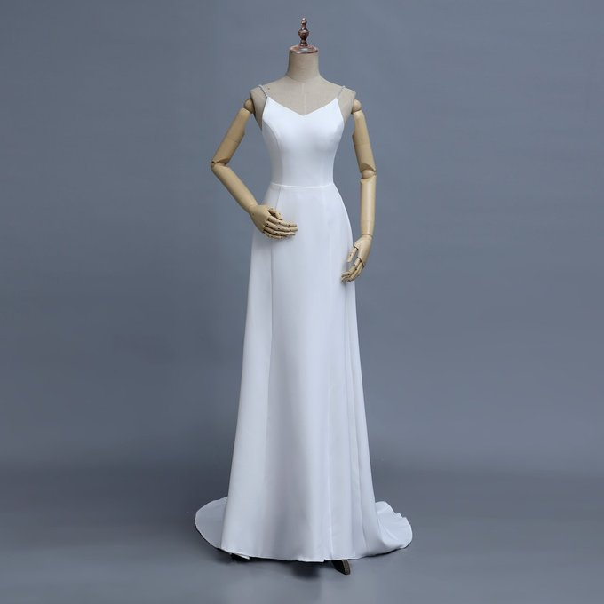実例写真！人気上昇！2ways トップス+キャミソール Vネック スレンダーライン 結婚式 前撮り