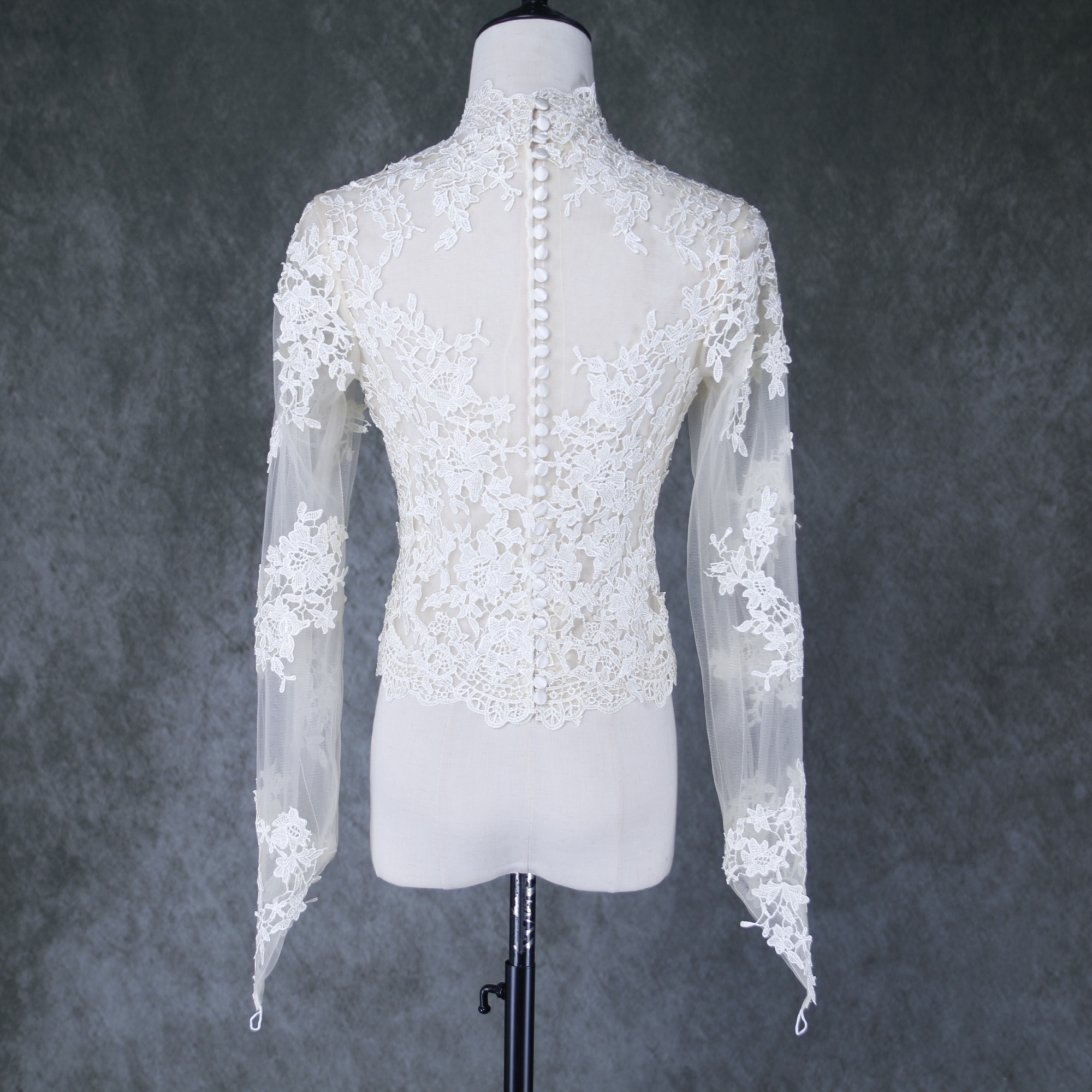 ボレロ リーム 贅沢な小花総レース ロングスリーブ くるみボタン ウェディングドレス
