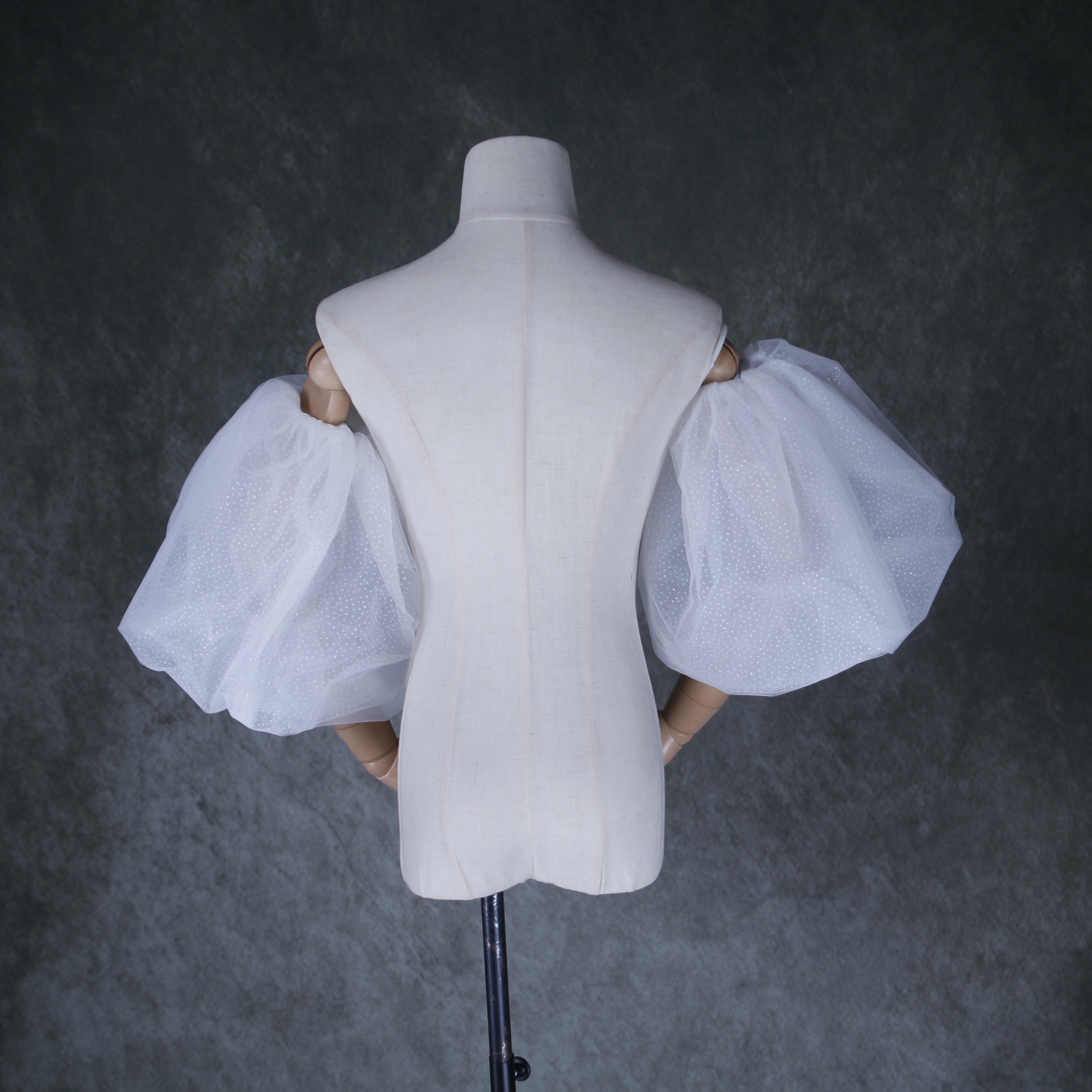 可愛い オフホワイト パフスリーブ キラキラチュール 取り外し袖 花嫁