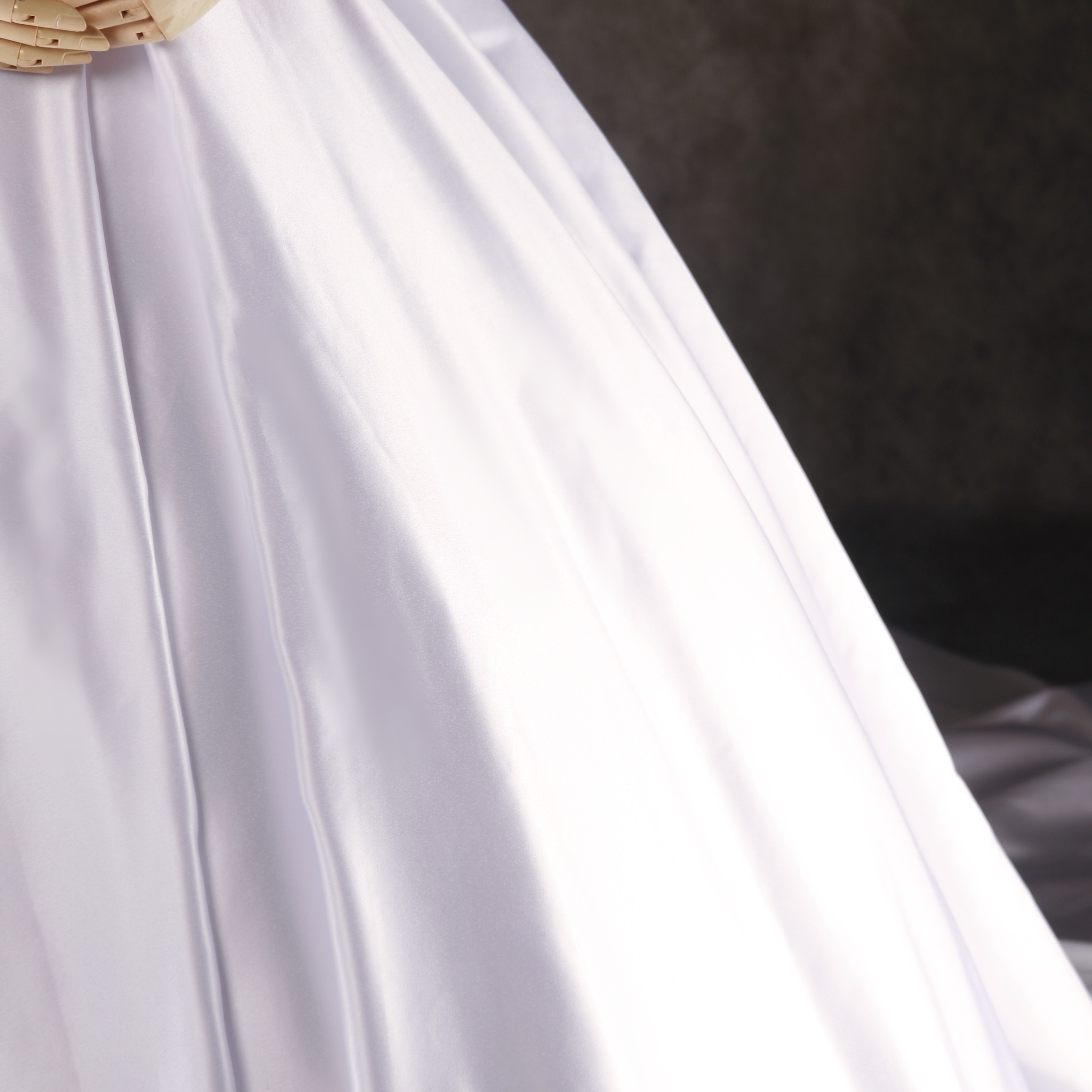 高品質！ウエディングドレス パフスリーブ ベアトップ 光沢感 妊婦 Aライン スリット 結婚式