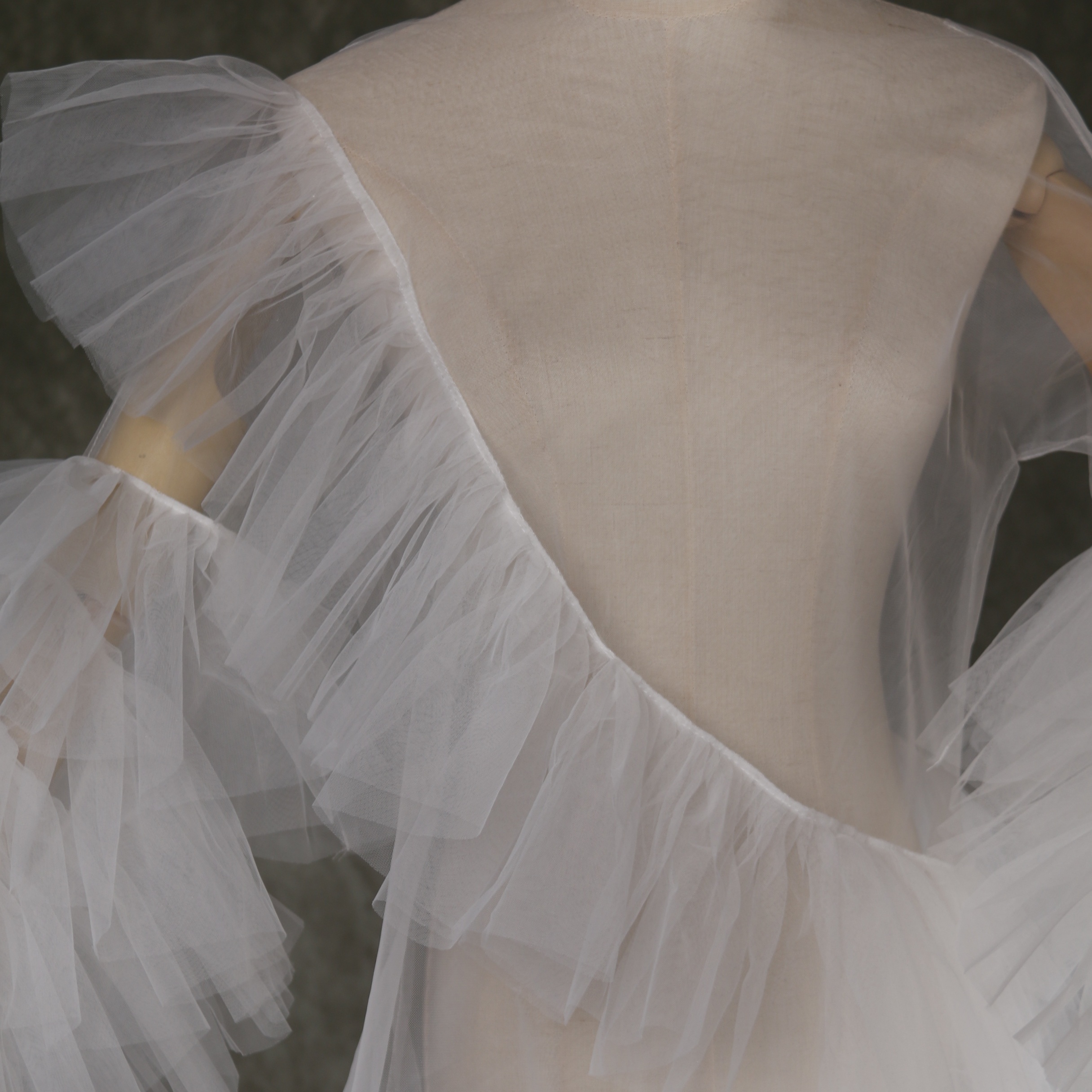 抜群のおしゃれ見え トップス ロングスリーブ ソフトチュール デザイン感 ウェディングドレス 前撮り