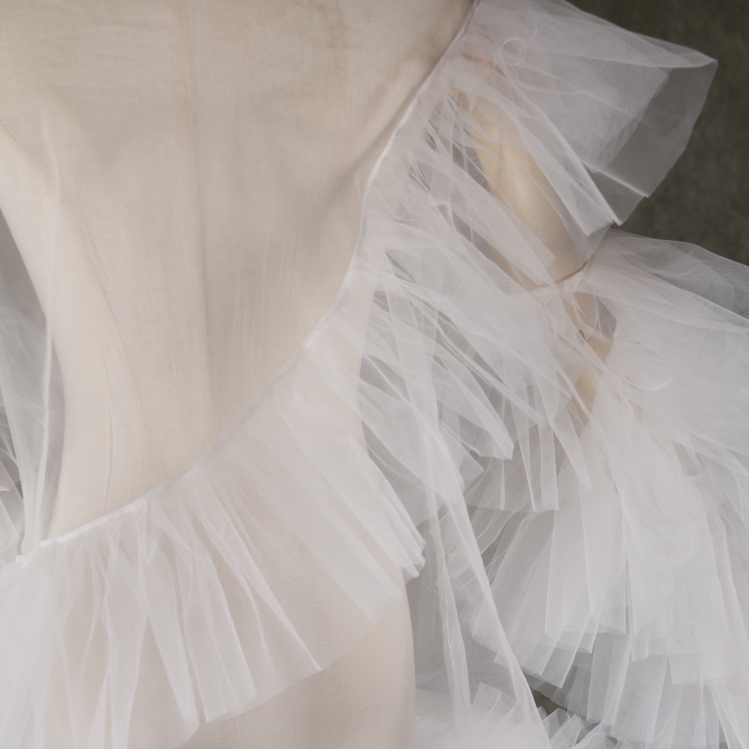 抜群のおしゃれ見え トップス ロングスリーブ ソフトチュール デザイン感 ウェディングドレス 前撮り