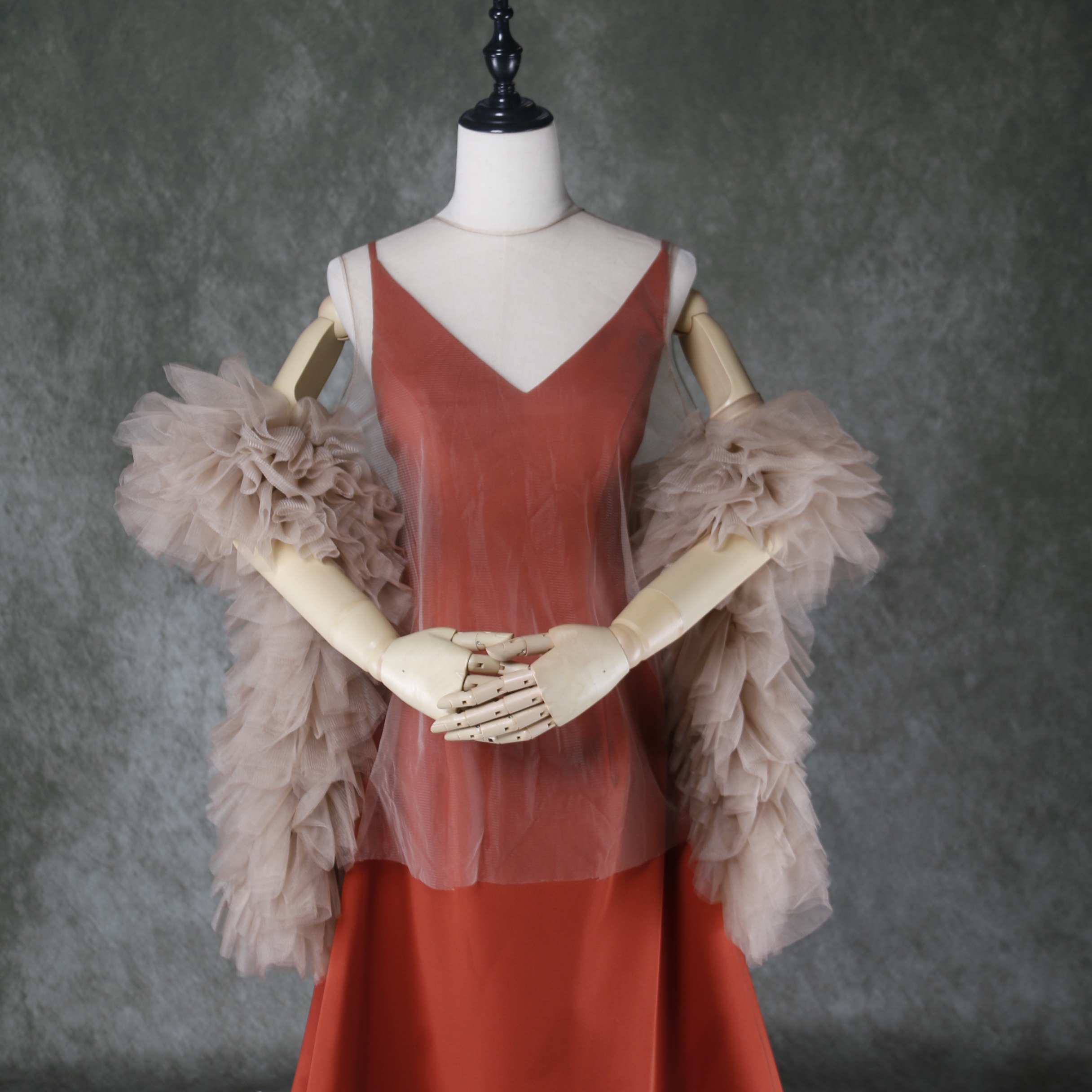 人気上昇！テラコッタ色 ソフトチュール トップス+キャミソール Vネック トレーン 二次会