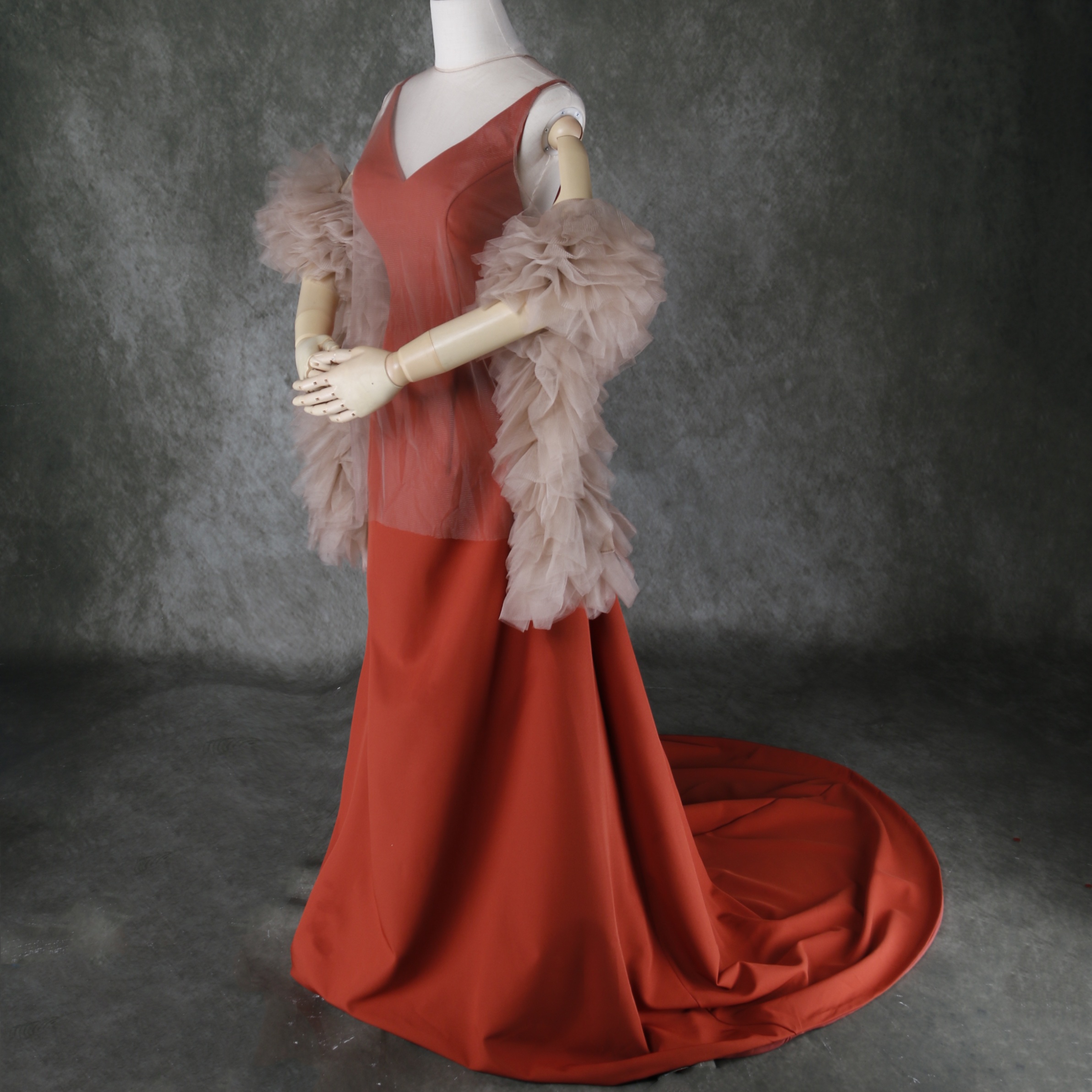 人気上昇！テラコッタ色 ソフトチュール トップス+キャミソール Vネック トレーン 二次会