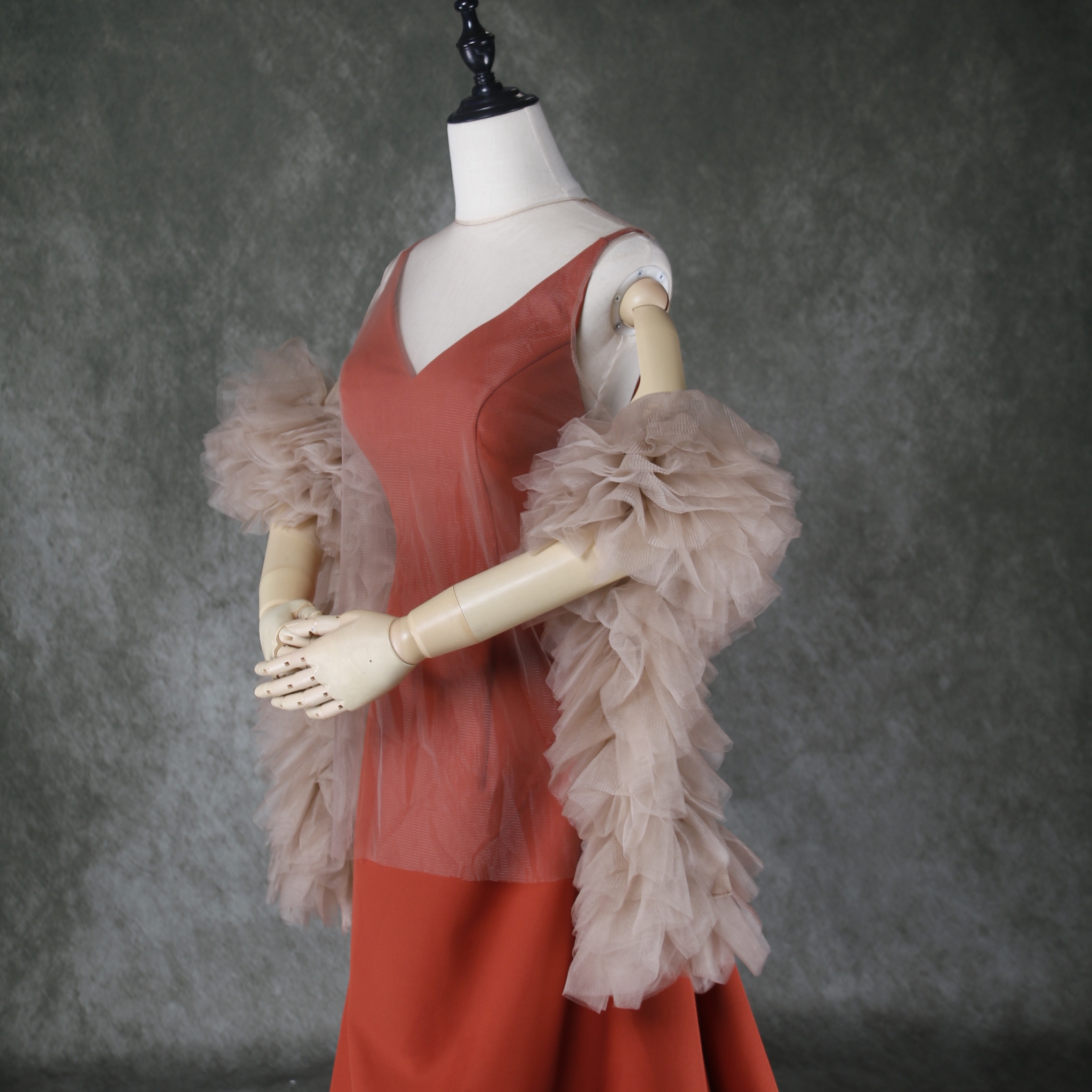 人気上昇！テラコッタ色 ソフトチュール トップス+キャミソール Vネック トレーン 二次会