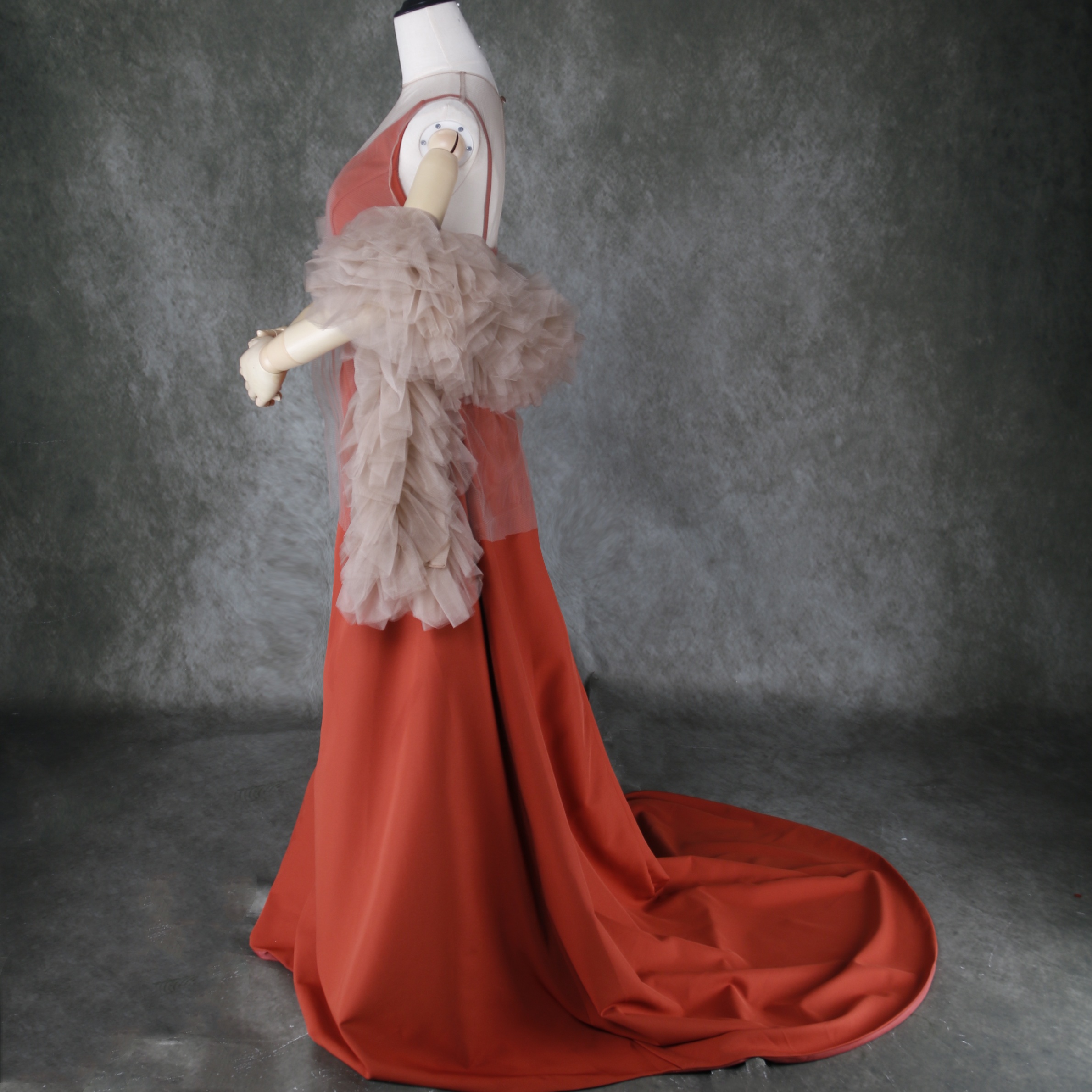 人気上昇！テラコッタ色 ソフトチュール トップス+キャミソール Vネック トレーン 二次会