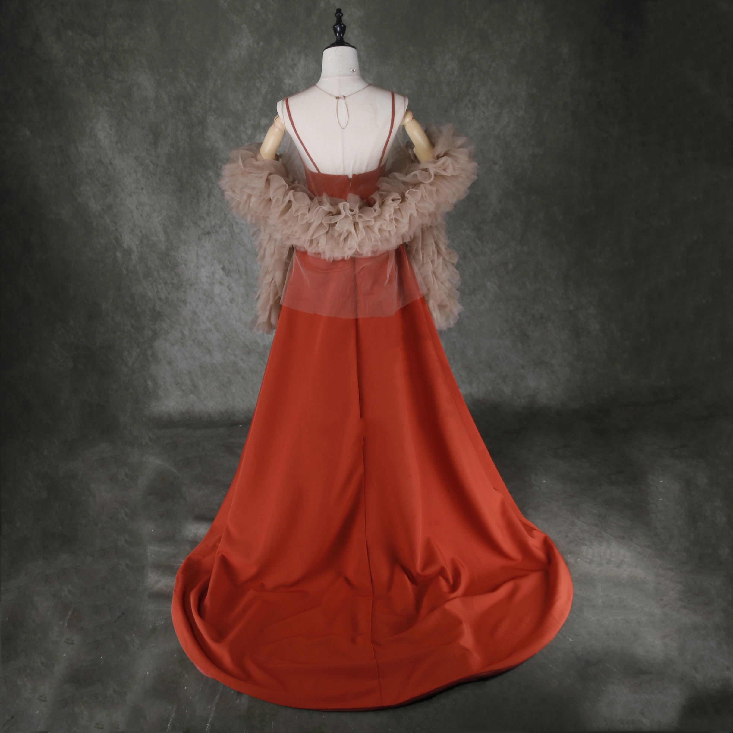 人気上昇！テラコッタ色 ソフトチュール トップス+キャミソール Vネック トレーン 二次会