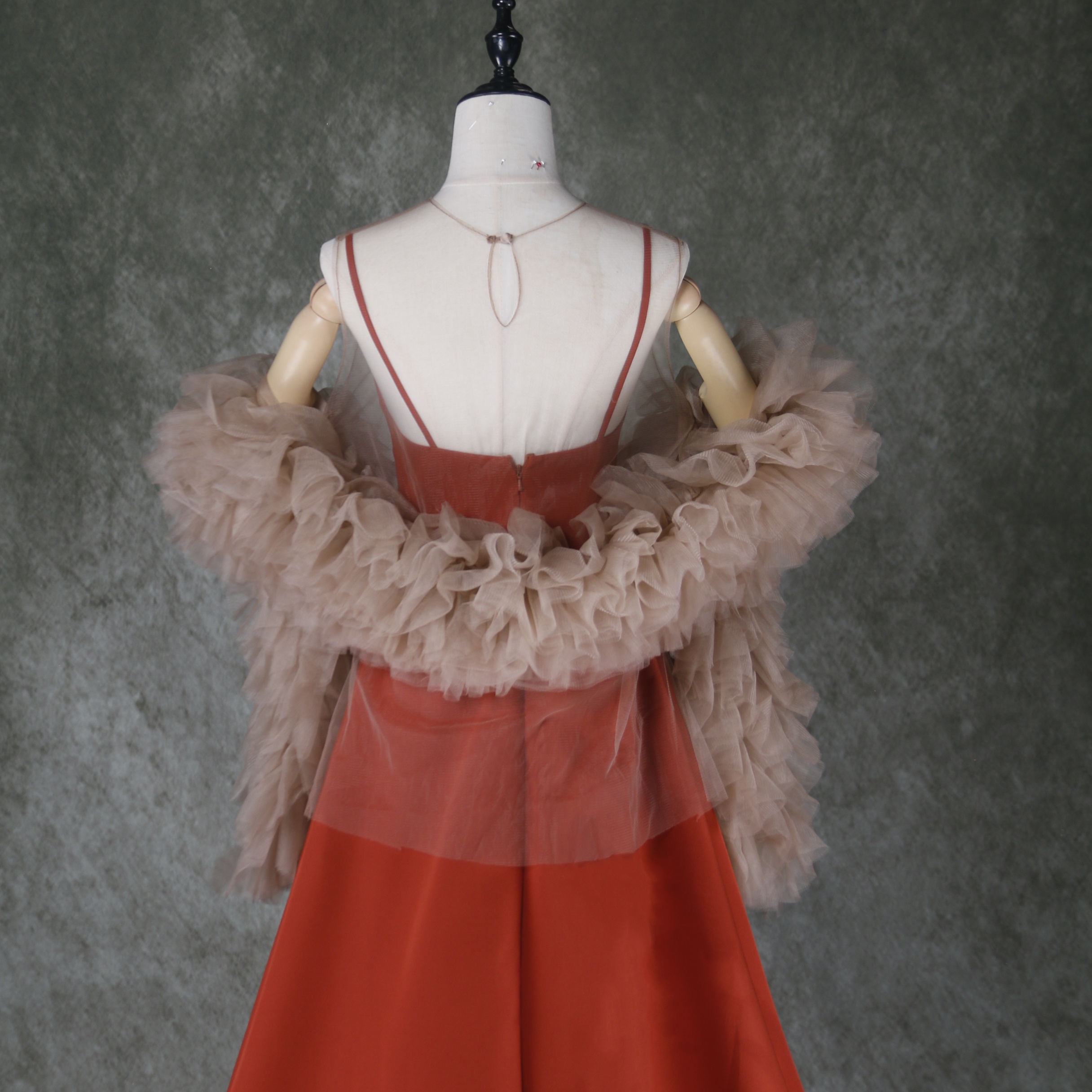 人気上昇！テラコッタ色 ソフトチュール トップス+キャミソール Vネック トレーン 二次会