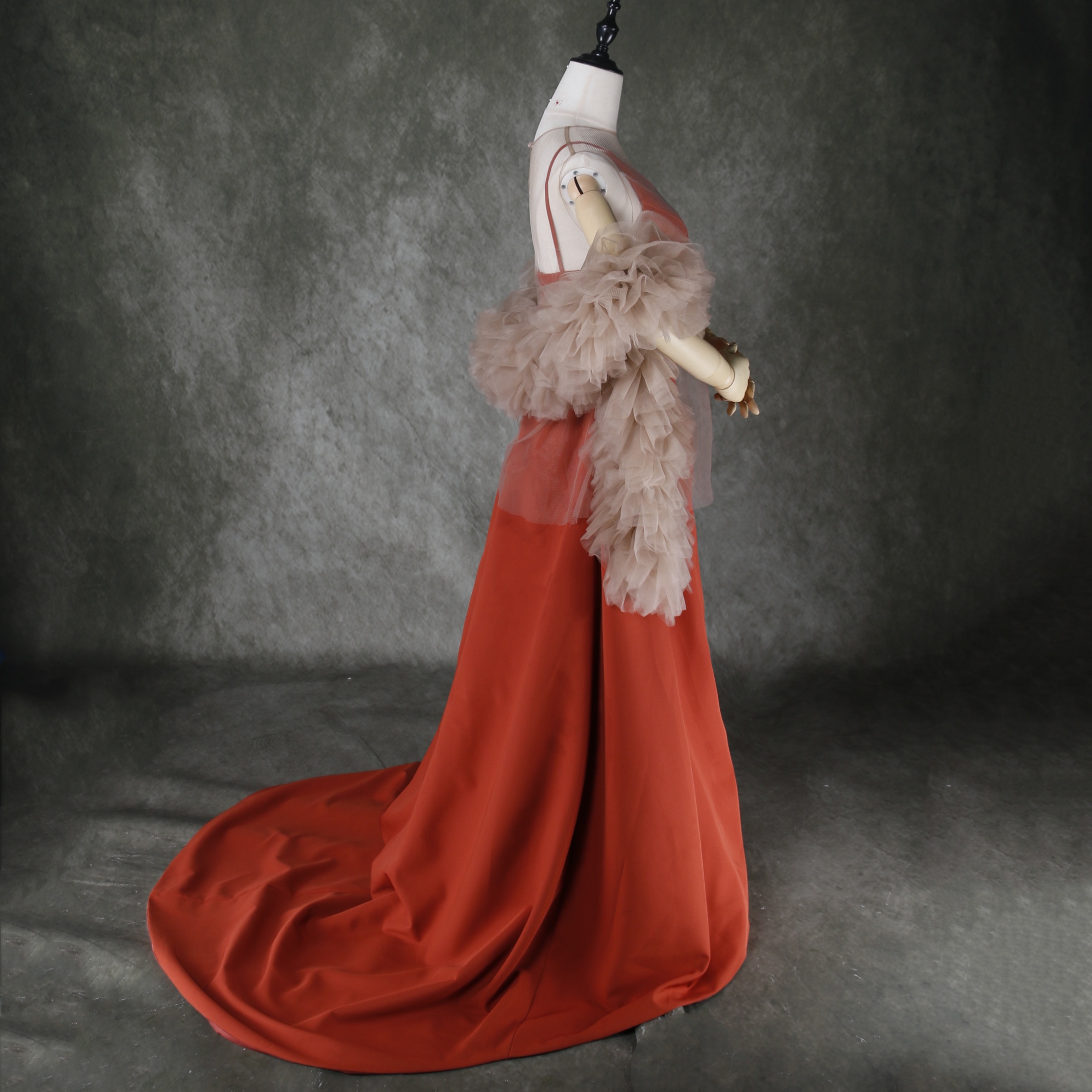 人気上昇！テラコッタ色 ソフトチュール トップス+キャミソール Vネック トレーン 二次会