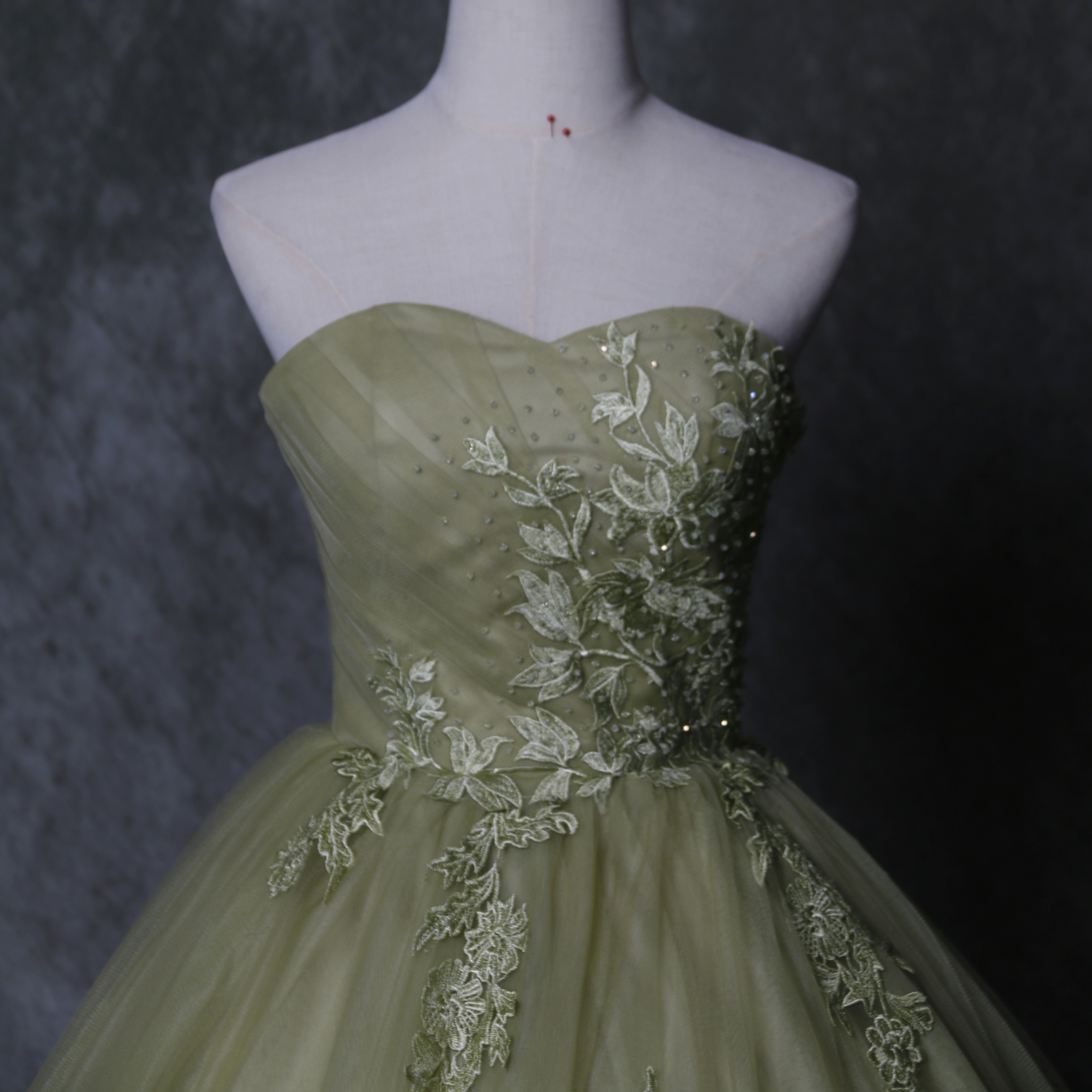 高品質！カラードレス 薄グリーン ベアトップ 可愛い プリンセスライン 繊細レース 披露宴/二次会