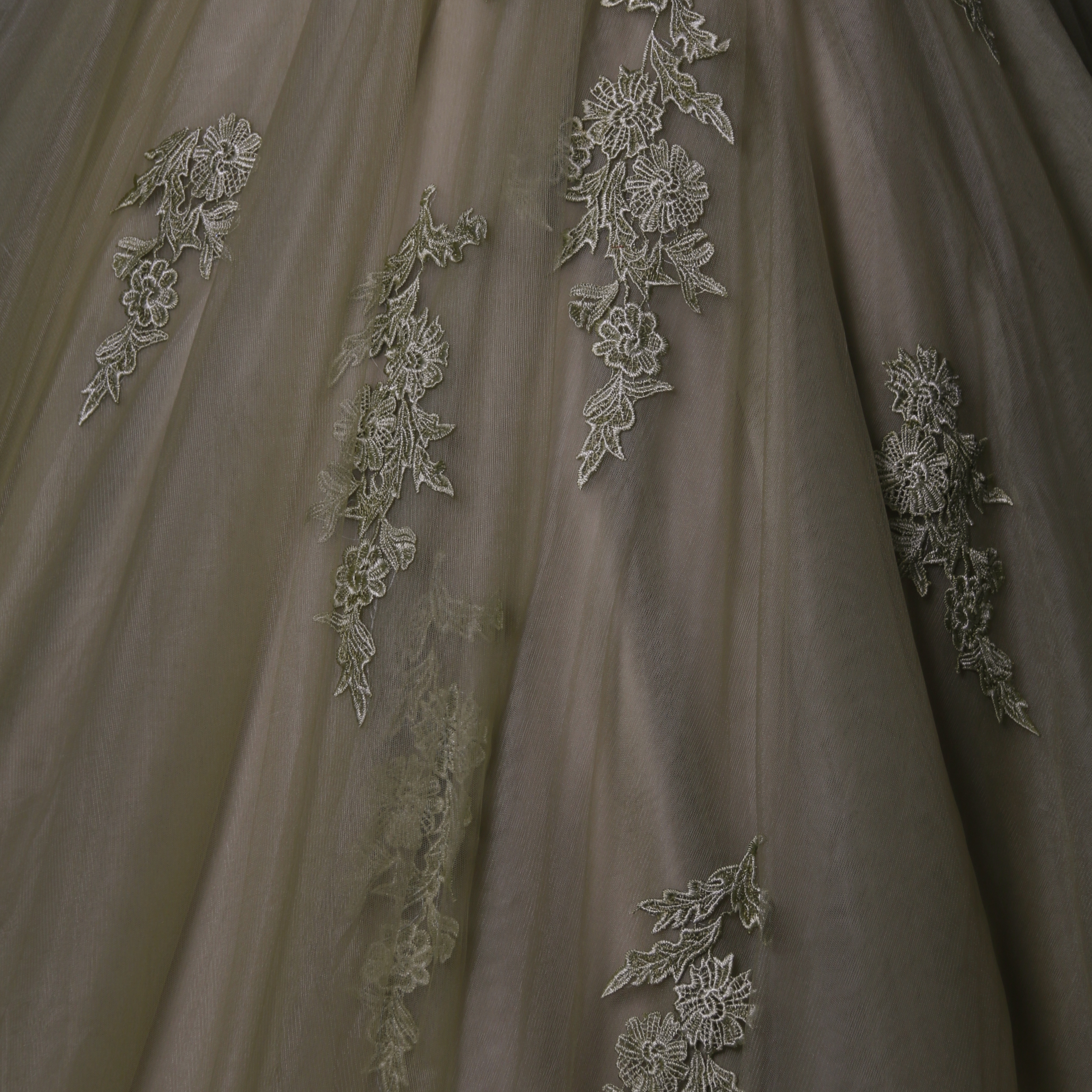 高品質！カラードレス 薄グリーン ベアトップ 可愛い プリンセスライン 繊細レース 披露宴/二次会