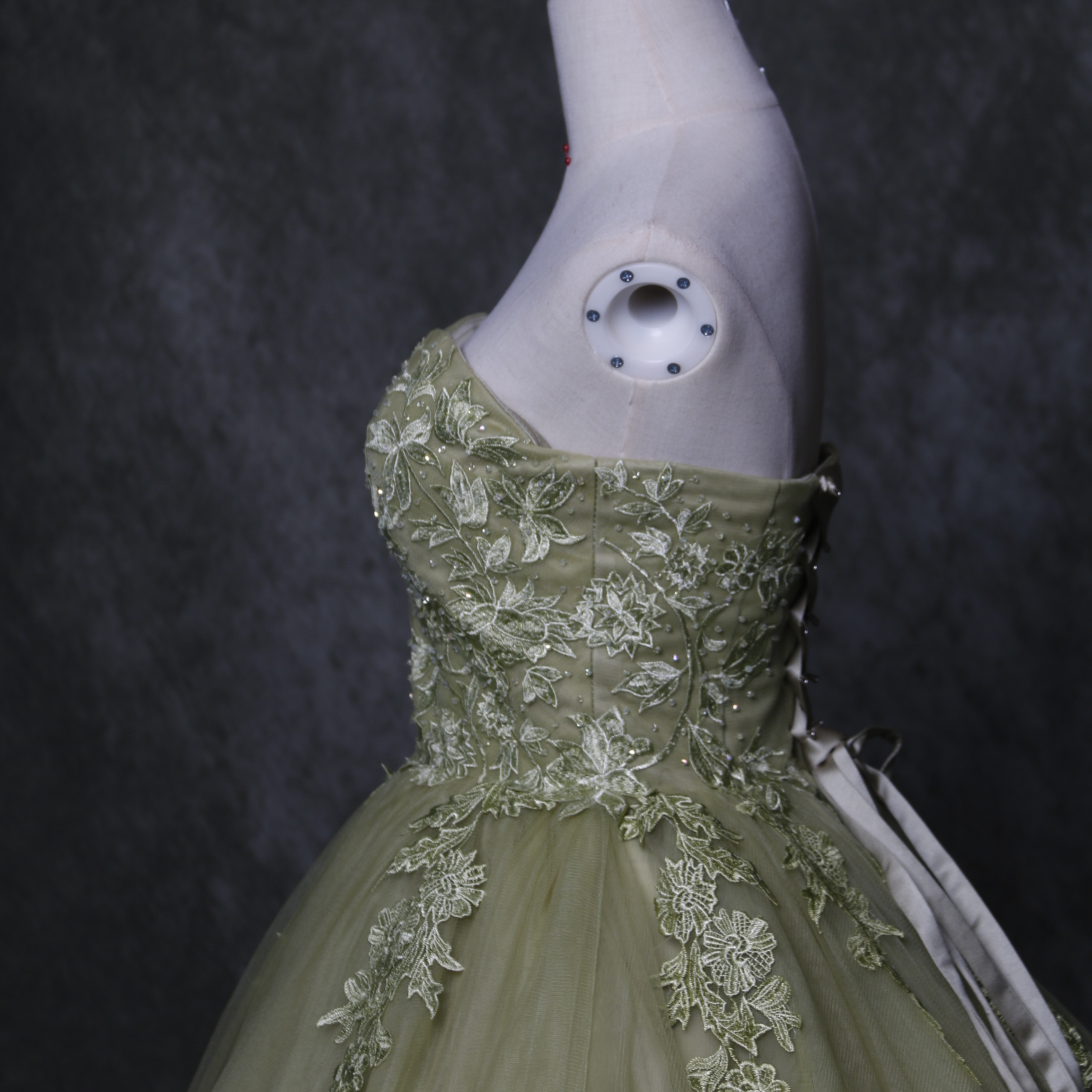 高品質！カラードレス 薄グリーン ベアトップ 可愛い プリンセスライン 繊細レース 披露宴/二次会