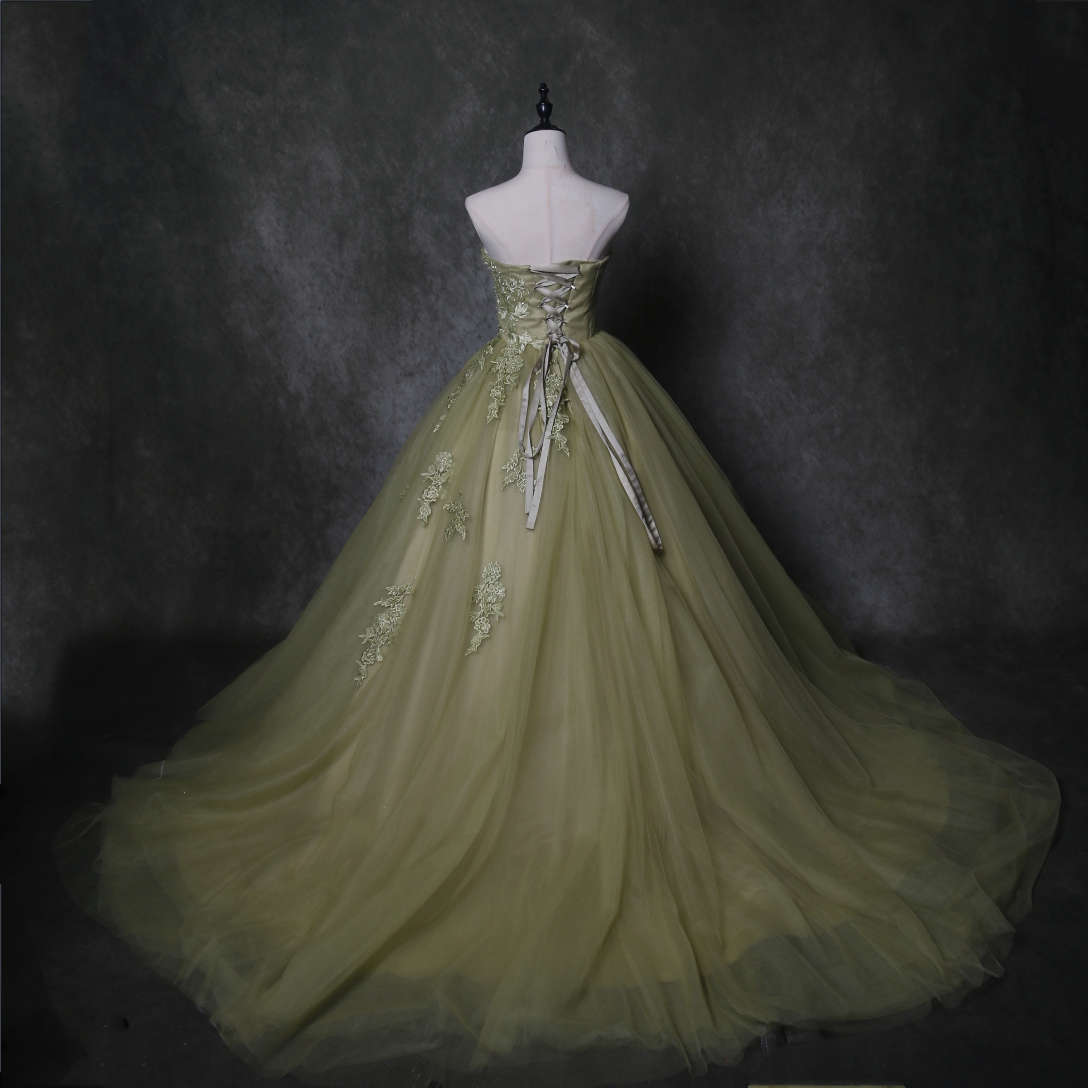 高品質！カラードレス 薄グリーン ベアトップ 可愛い プリンセスライン 繊細レース 披露宴/二次会