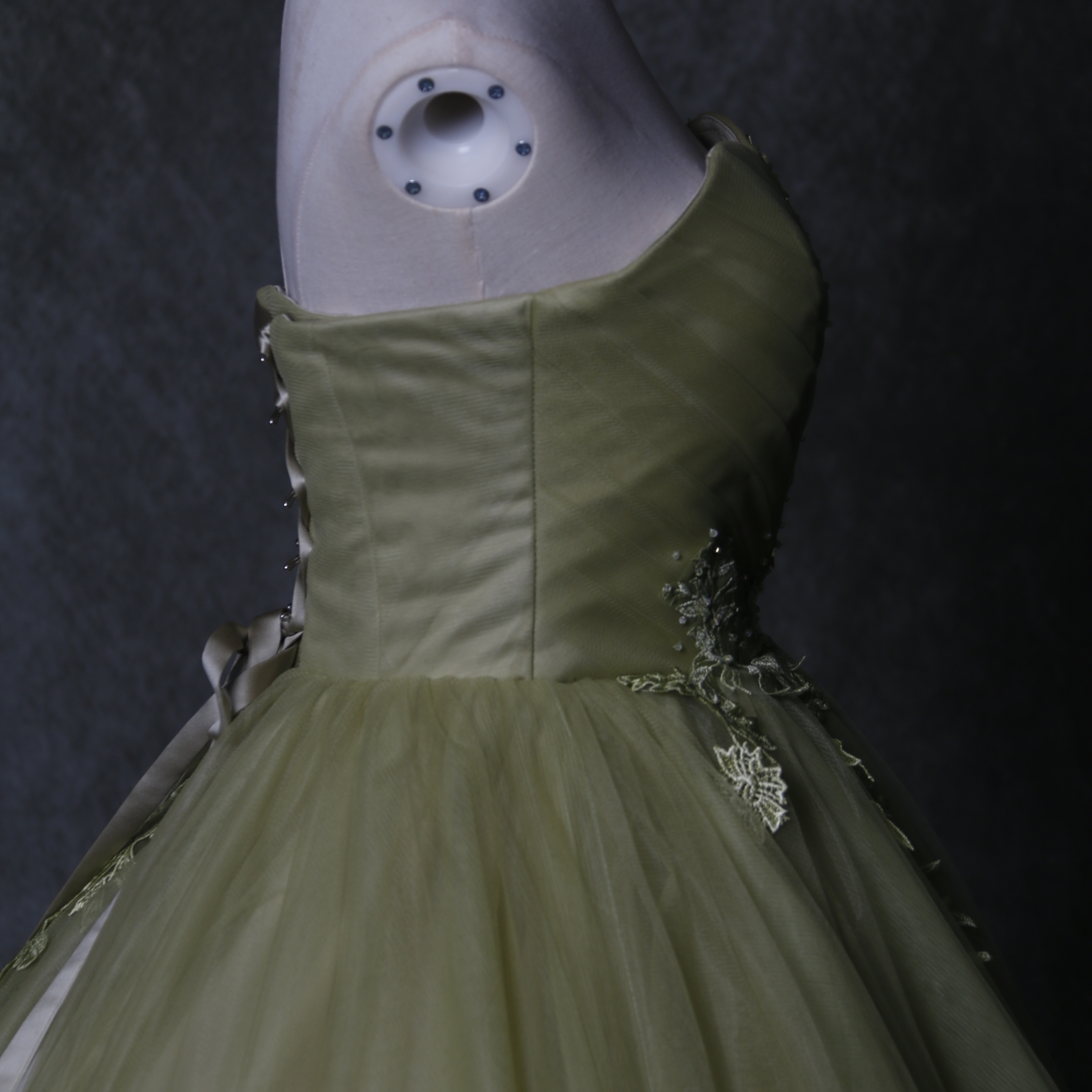 高品質！カラードレス 薄グリーン ベアトップ 可愛い プリンセスライン 繊細レース 披露宴/二次会