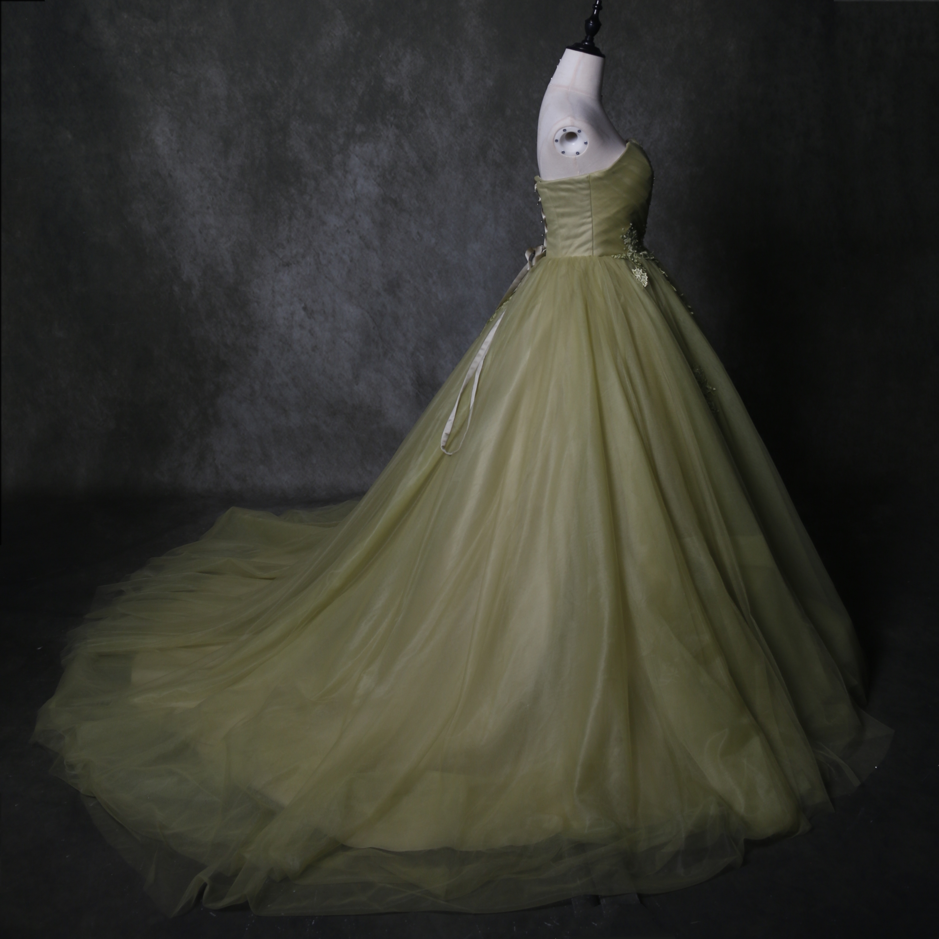 高品質！カラードレス 薄グリーン ベアトップ 可愛い プリンセスライン 繊細レース 披露宴/二次会