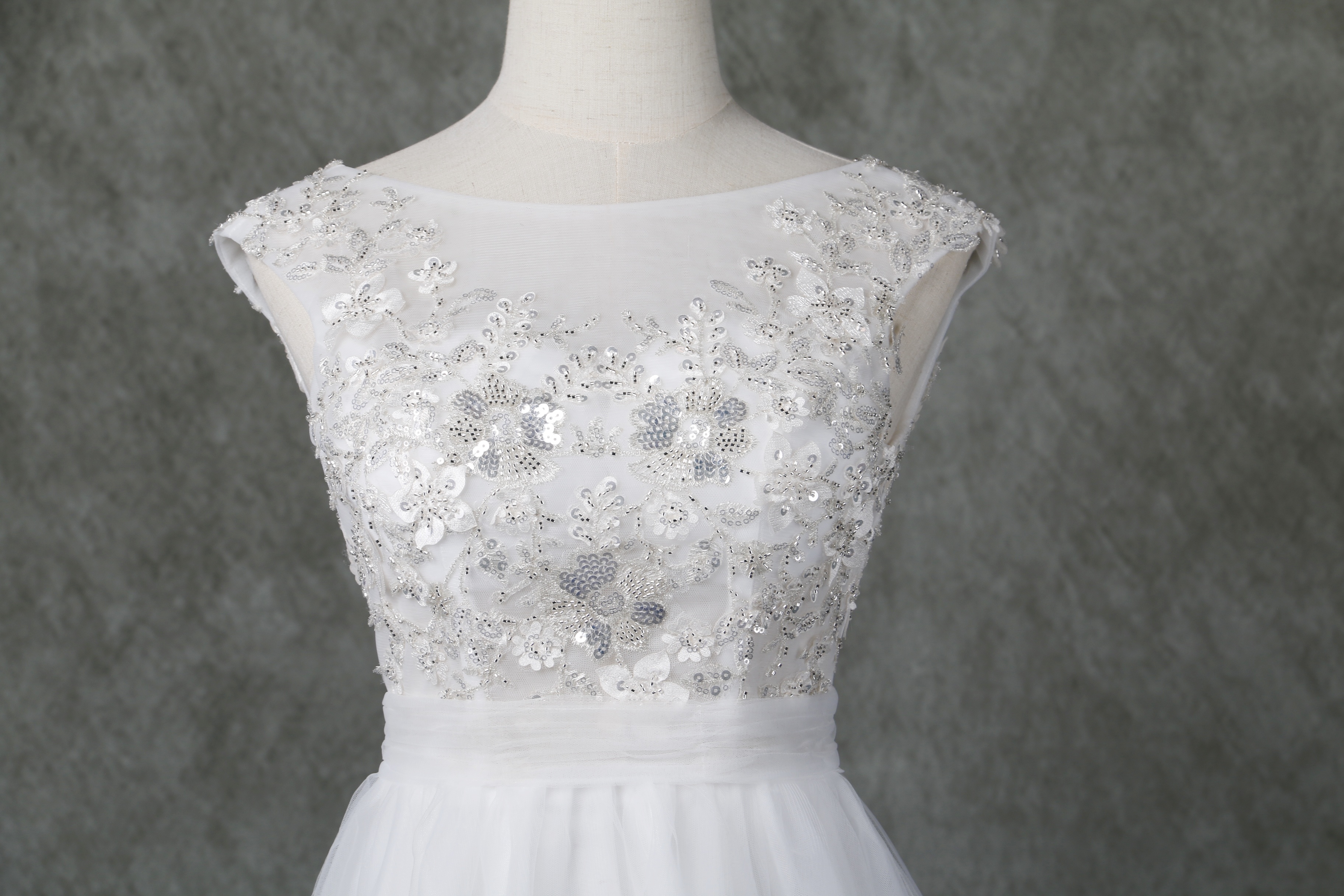 上品！ウエディングドレス キラキラスパンコール ソフトチュール 結婚式/披露宴