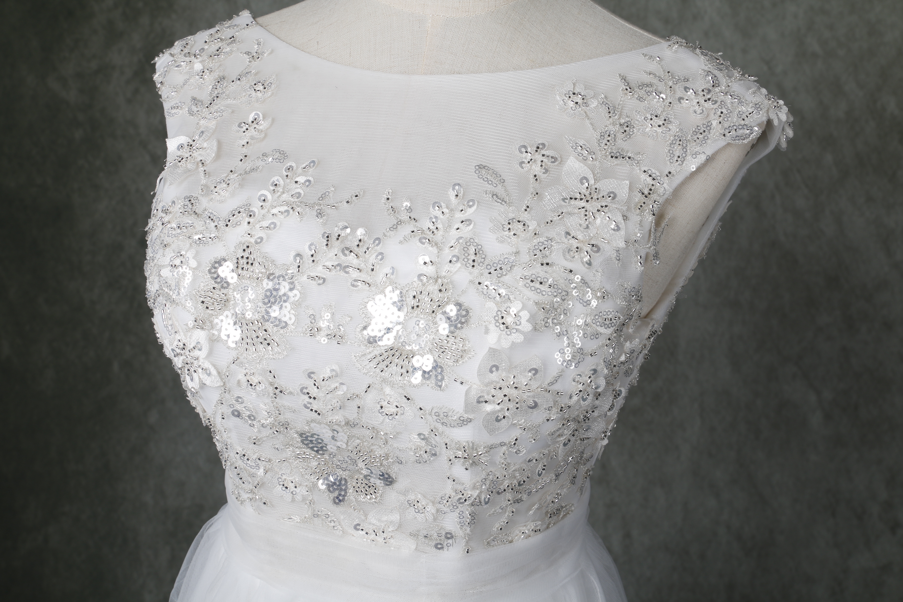 上品！ウエディングドレス キラキラスパンコール ソフトチュール 結婚式/披露宴
