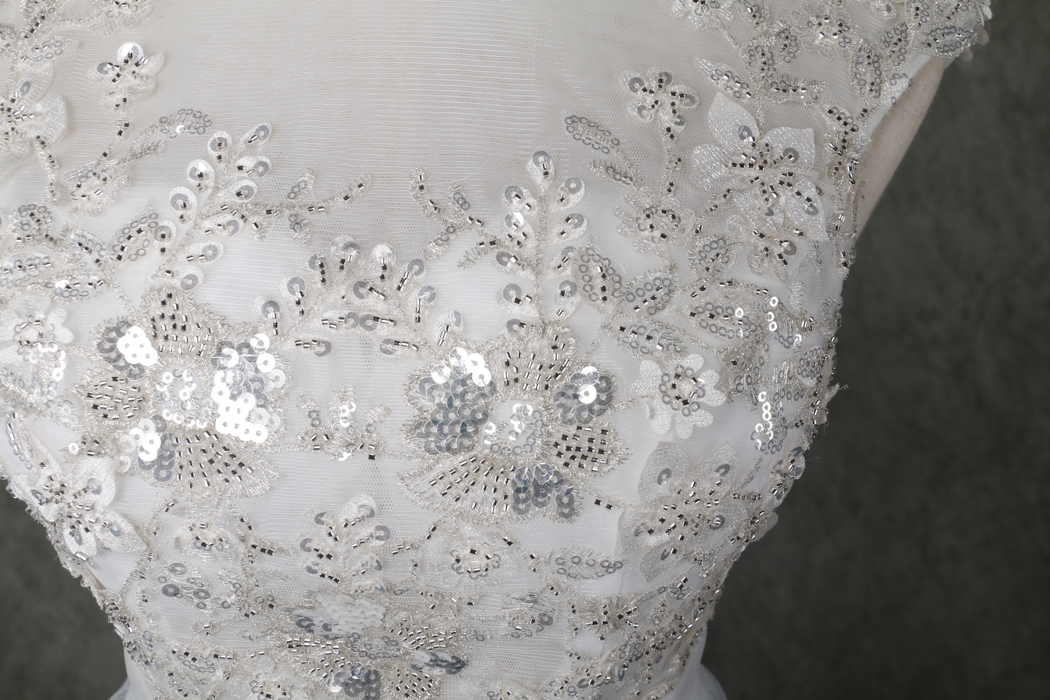上品！ウエディングドレス キラキラスパンコール ソフトチュール 結婚式/披露宴