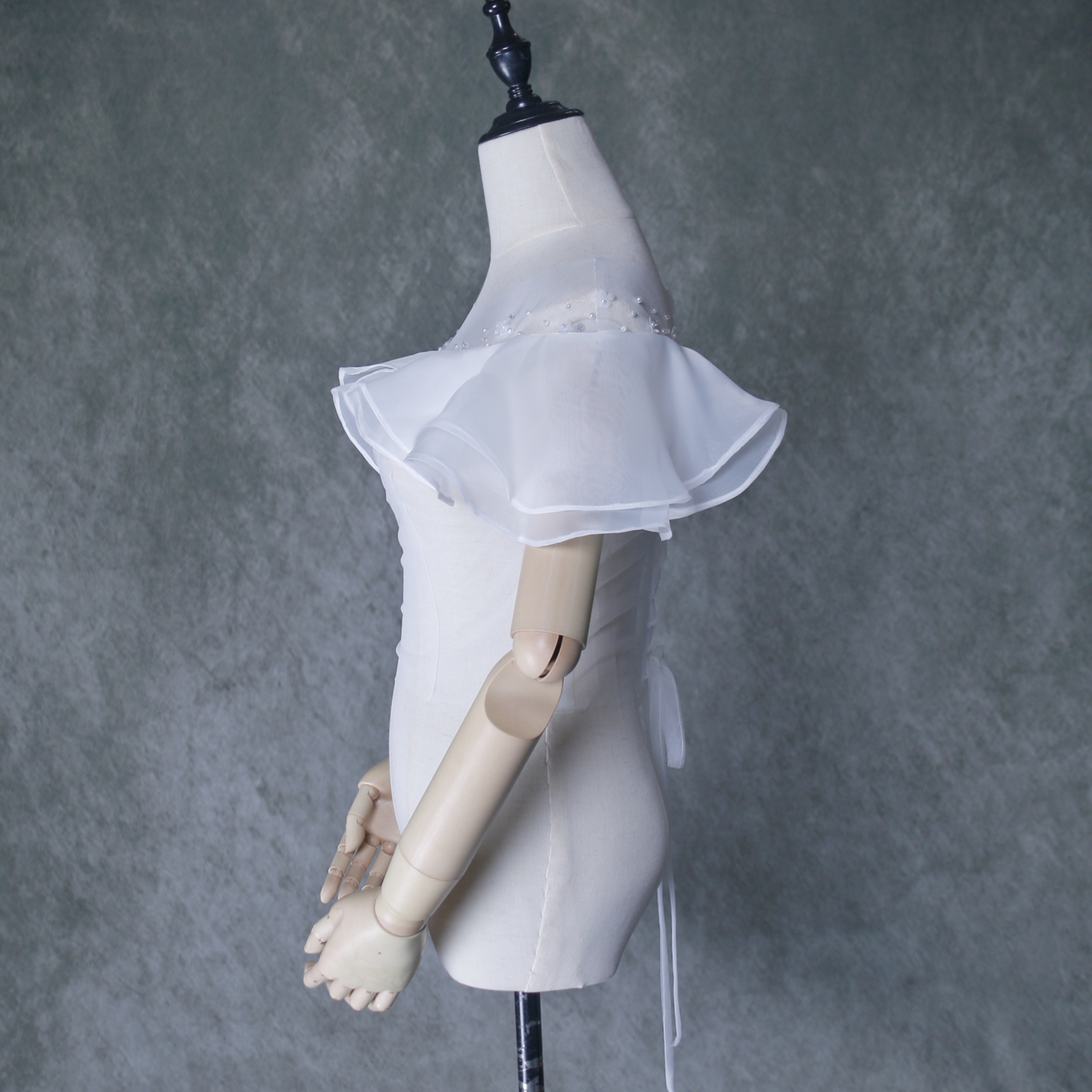 美品！オフショルダー オフホワイト 上質オーガンジー 花モチーフ 可愛い