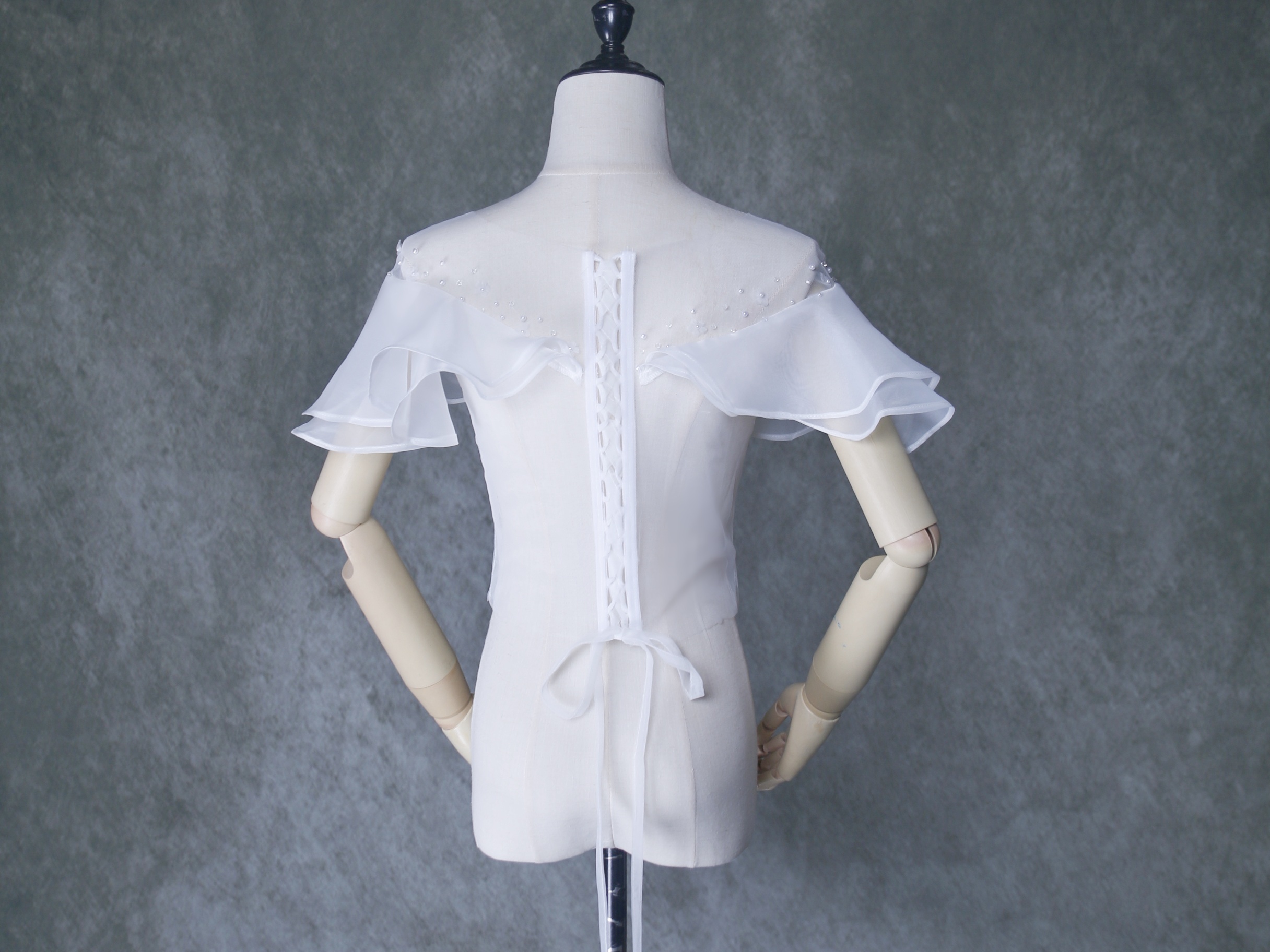 美品！オフショルダー オフホワイト 上質オーガンジー 花モチーフ 可愛い